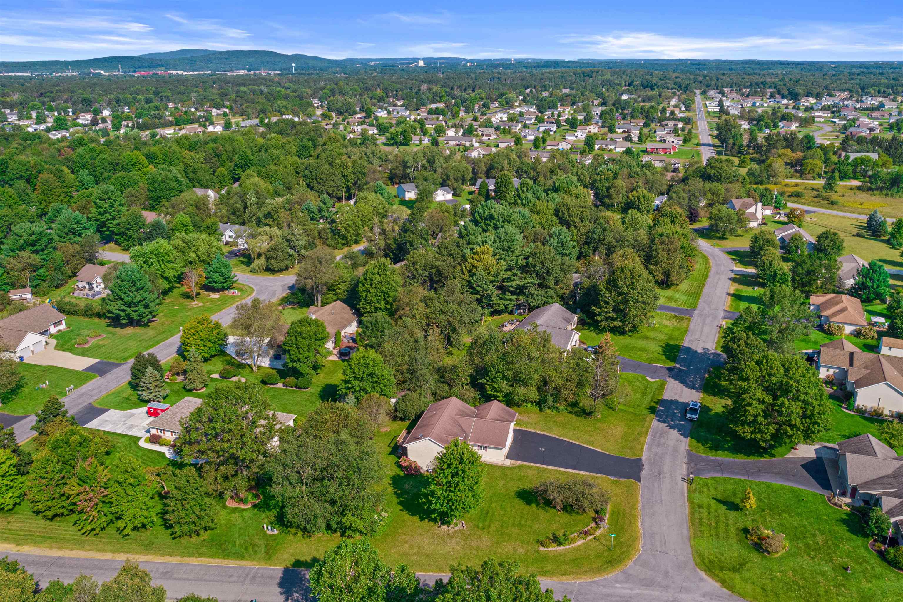 1986 WOODCREST CIRCLE
