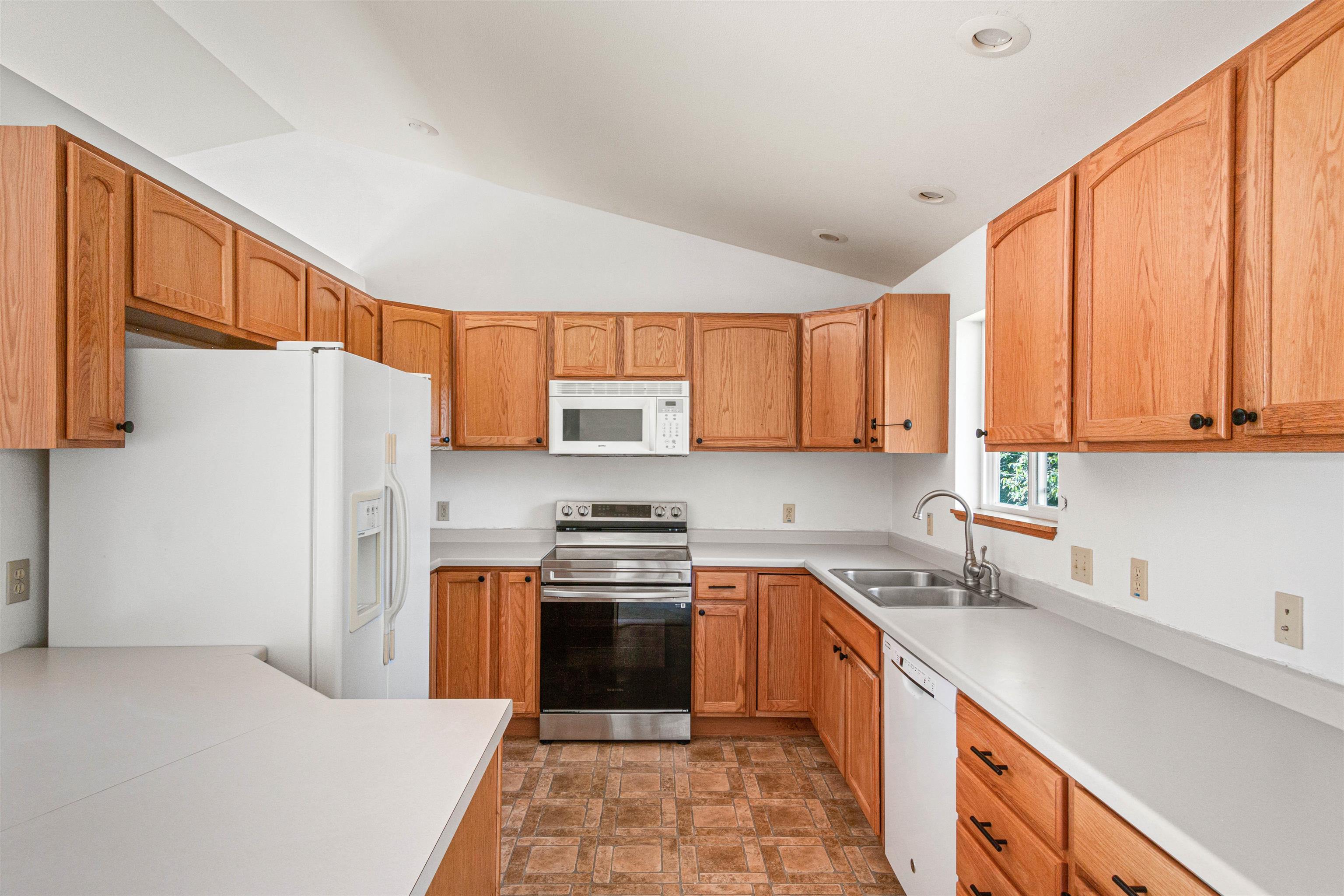 1986 WOODCREST CIRCLE