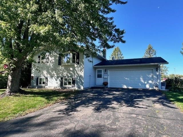 1604 S APPLE AVENUE, Marshfield, Wisconsin 54449, 3 Bedrooms Bedrooms, ,1 BathroomBathrooms,Residential,For Sale,1604 S APPLE AVENUE,22404547