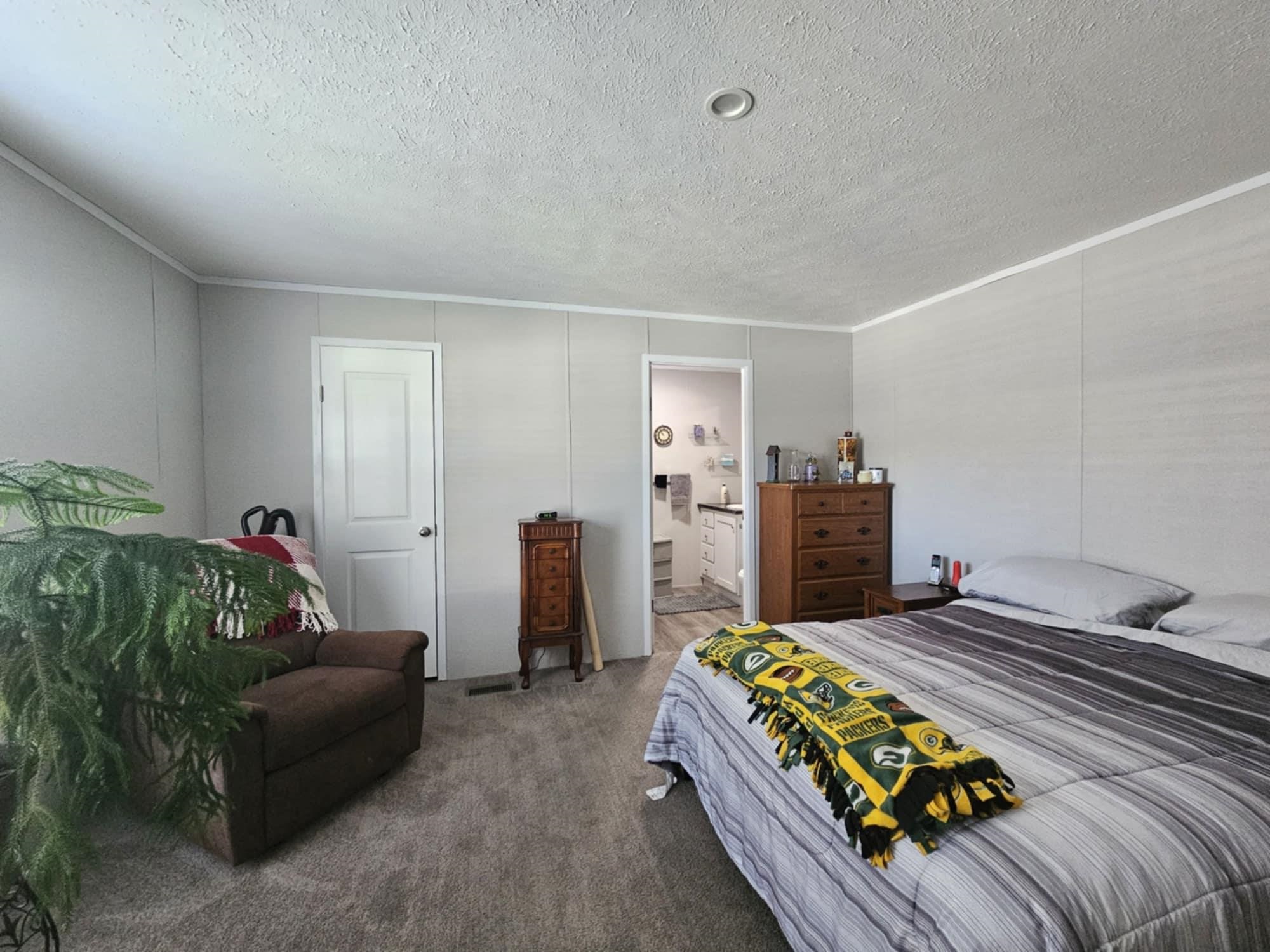 1407 N PEACH AVENUE, Marshfield, Wisconsin 54449, 3 Bedrooms Bedrooms, ,2 BathroomsBathrooms,Residential,For Sale,1407 N PEACH AVENUE,22404807