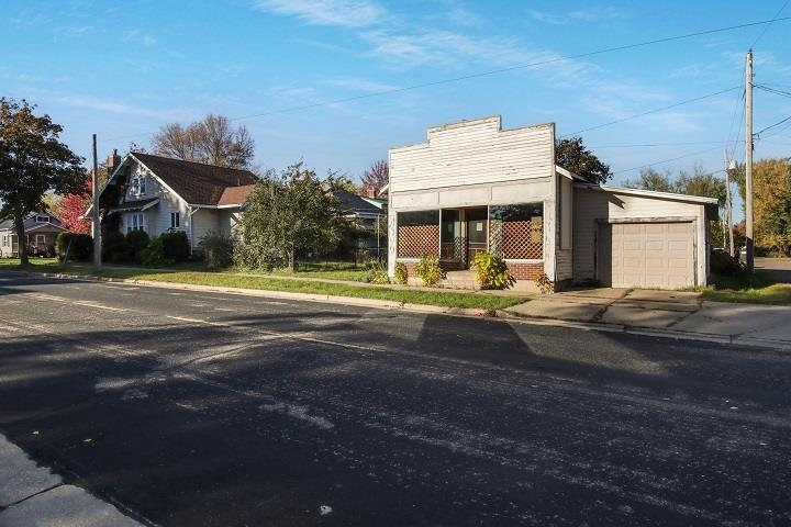 713 S VINE AVENUE, Marshfield, Wisconsin 54449, 4 Bedrooms Bedrooms, ,1 BathroomBathrooms,Residential,For Sale,713 S VINE AVENUE,22405034