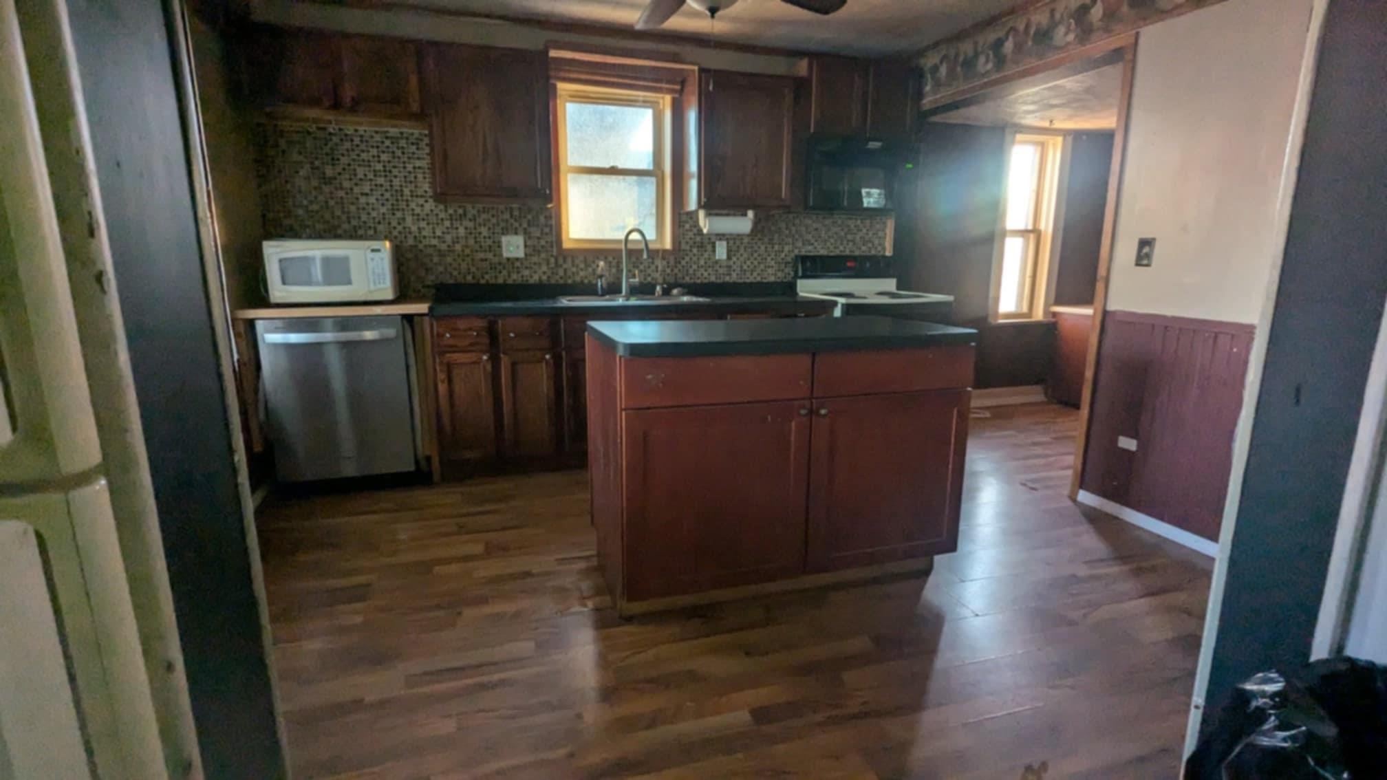 612 N WOOD AVENUE, Marshfield, Wisconsin 54449, 3 Bedrooms Bedrooms, ,1 BathroomBathrooms,Residential,For Sale,612 N WOOD AVENUE,22405350