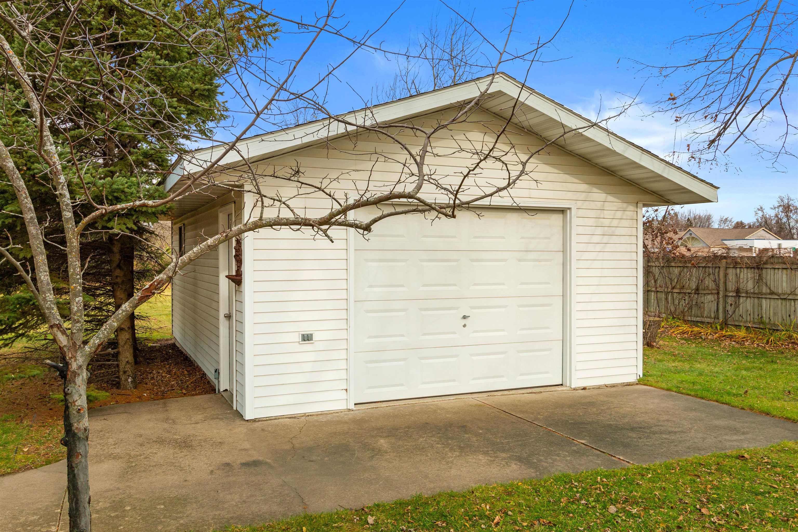 2730 Chestnut Drive
