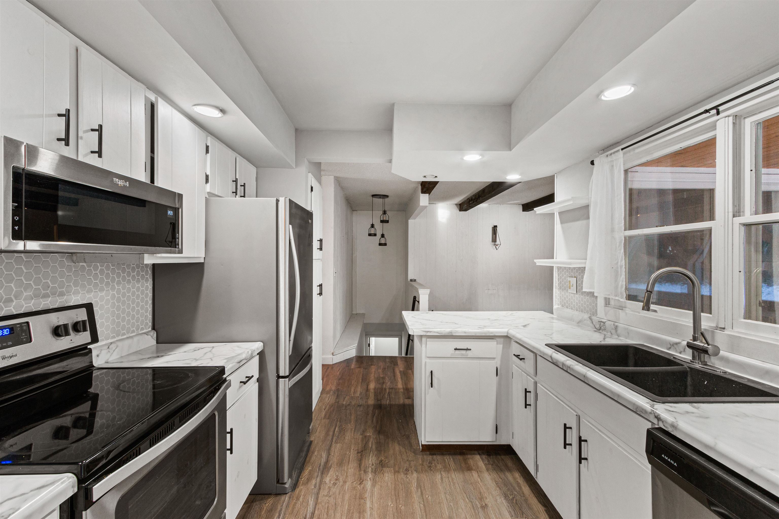 4413 MEADOW LANE