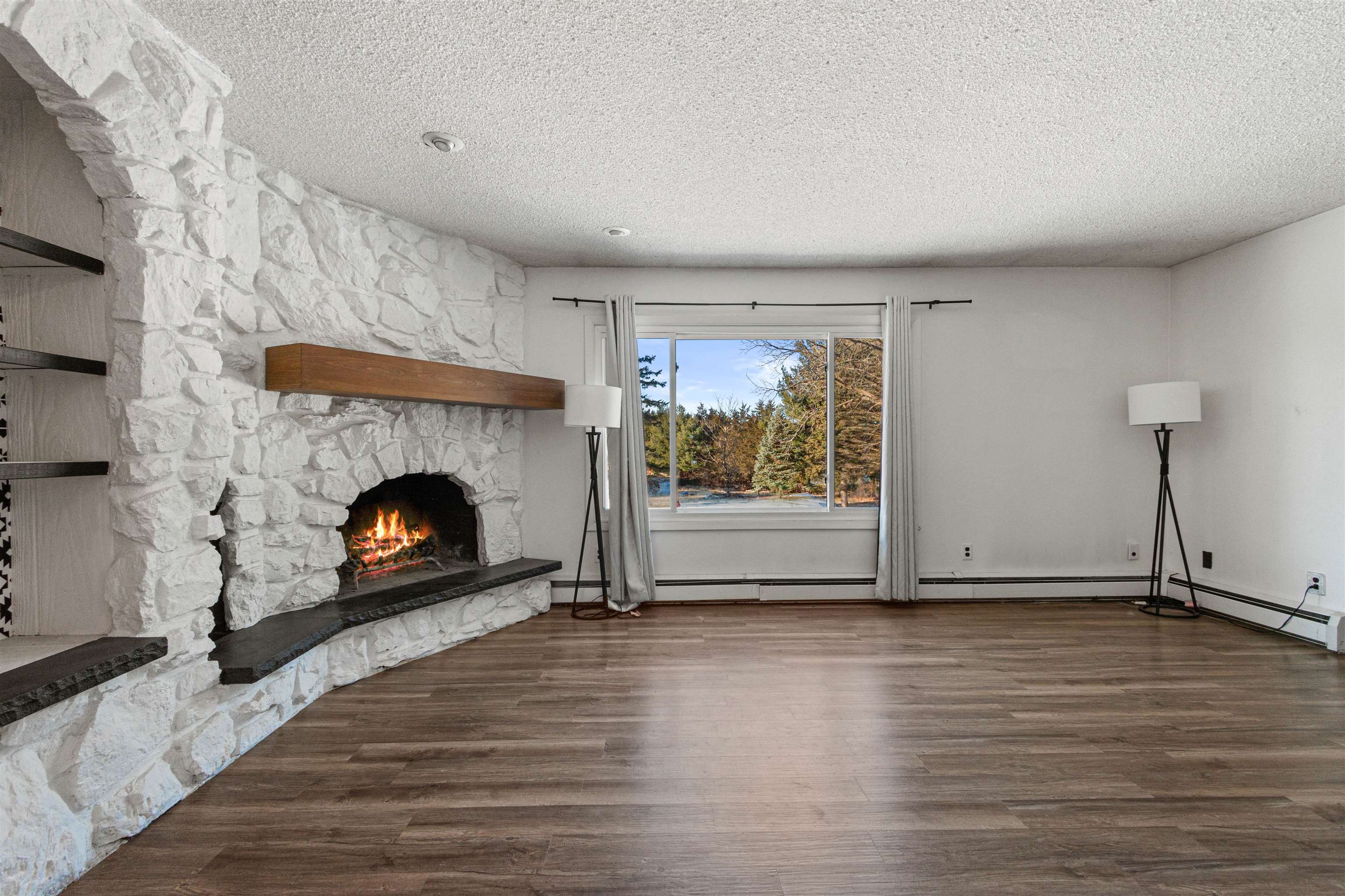 4413 MEADOW LANE