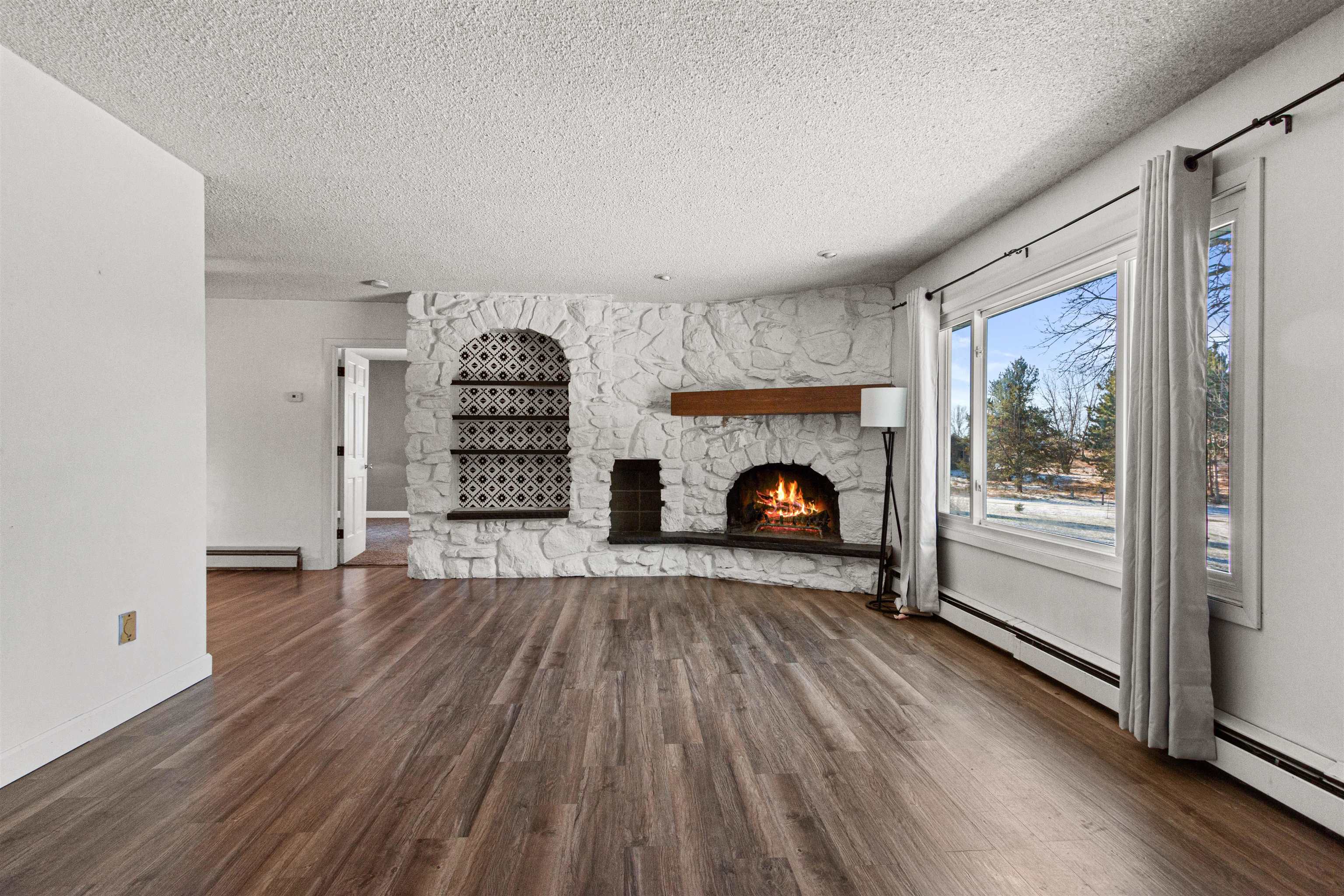 4413 MEADOW LANE
