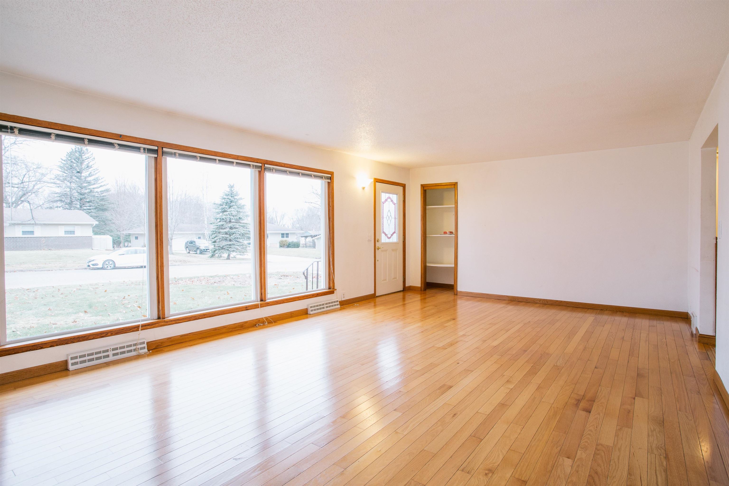 9 CENTER STREET, Neillsville, Wisconsin 54456, 3 Bedrooms Bedrooms, ,1 BathroomBathrooms,Residential,For Sale,9 CENTER STREET,22405754