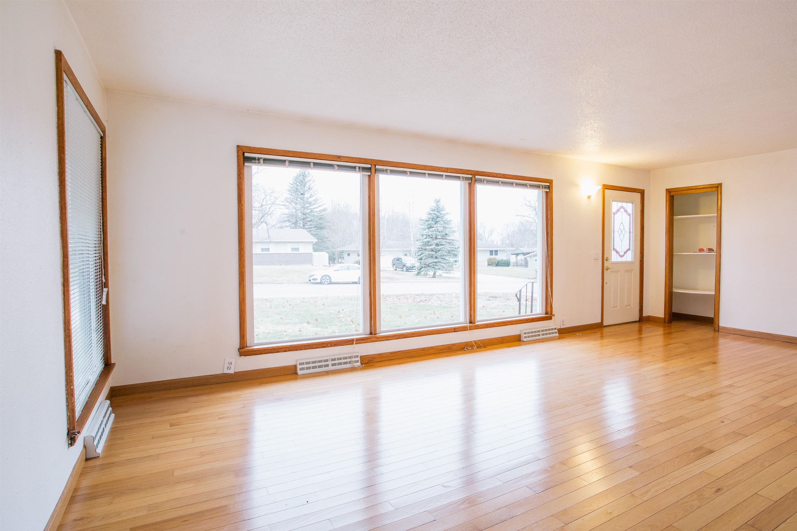 9 CENTER STREET, Neillsville, Wisconsin 54456, 3 Bedrooms Bedrooms, ,1 BathroomBathrooms,Residential,For Sale,9 CENTER STREET,22405754
