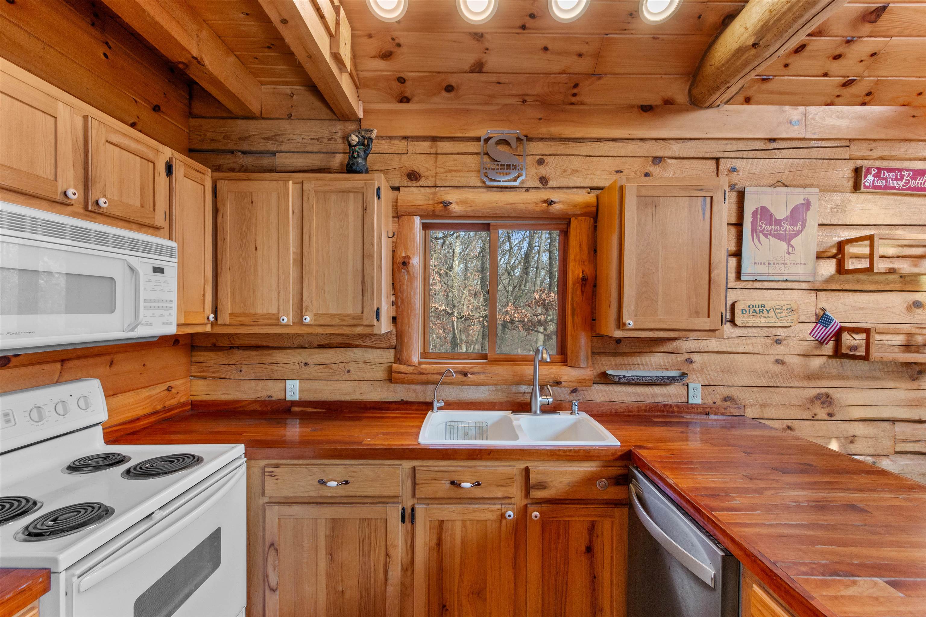 W13554 BLACK OAK COURT