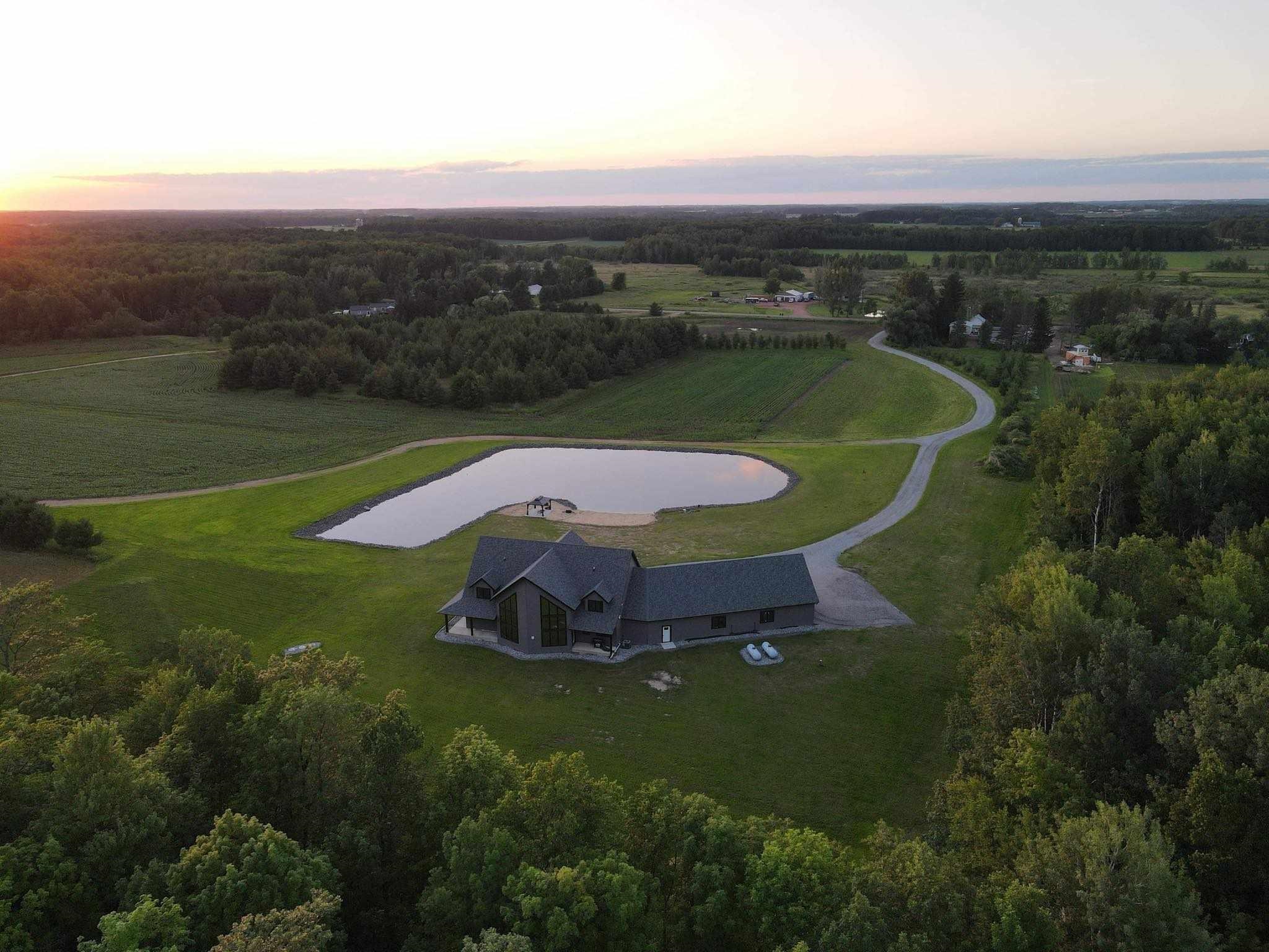 104141 MANN ROAD, Marshfield, Wisconsin 54449, 4 Bedrooms Bedrooms, ,4 BathroomsBathrooms,Residential,For Sale,104141 MANN ROAD,22500665