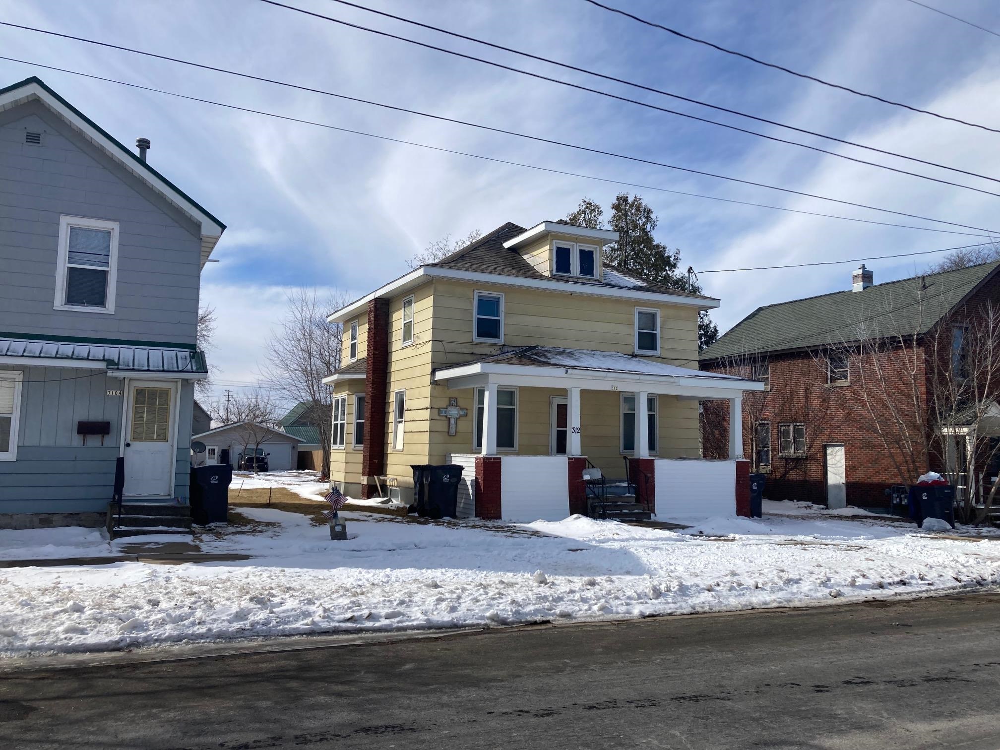 312 W ARNOLD STREET, Marshfield, Wisconsin 54449, 1 Bedroom Bedrooms, 4 Rooms Rooms,1 BathroomBathrooms,Multi-family,For Sale,312 W ARNOLD STREET,22500753