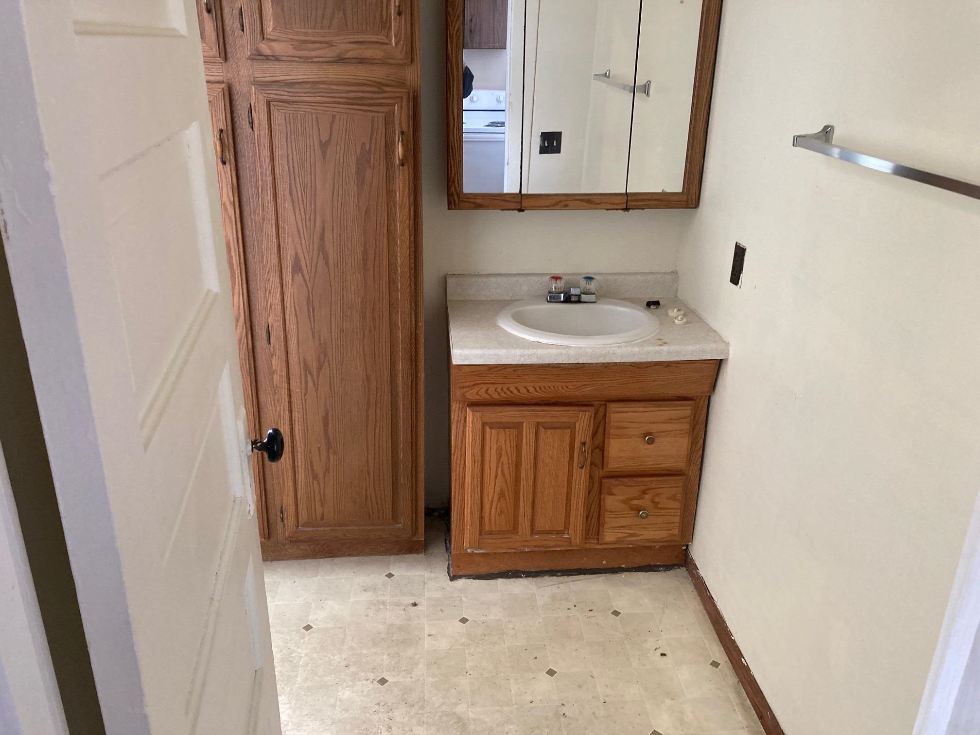 312 W ARNOLD STREET, Marshfield, Wisconsin 54449, 1 Bedroom Bedrooms, 4 Rooms Rooms,1 BathroomBathrooms,Multi-family,For Sale,312 W ARNOLD STREET,22500753