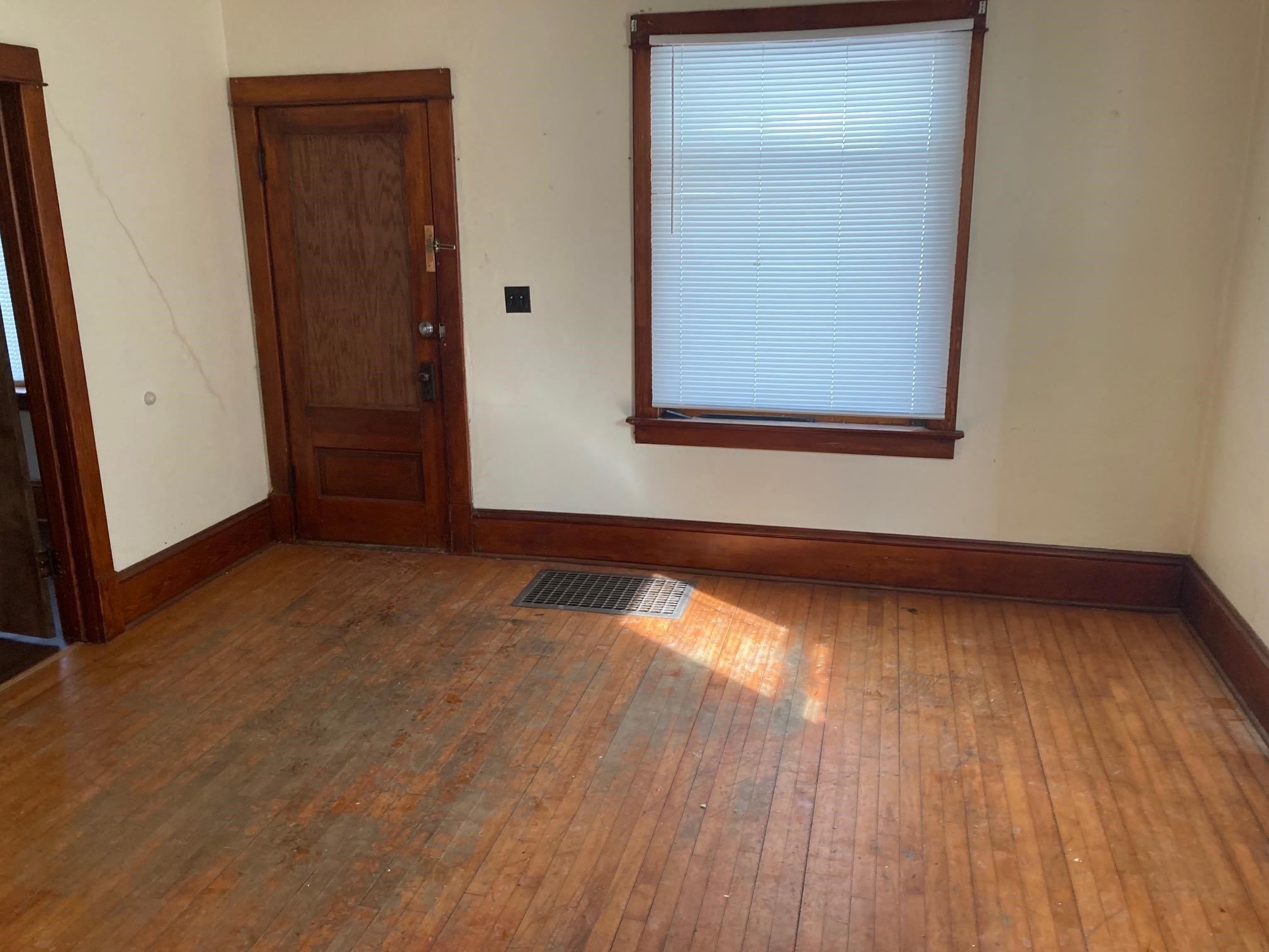 312 W ARNOLD STREET, Marshfield, Wisconsin 54449, 1 Bedroom Bedrooms, 4 Rooms Rooms,1 BathroomBathrooms,Multi-family,For Sale,312 W ARNOLD STREET,22500753
