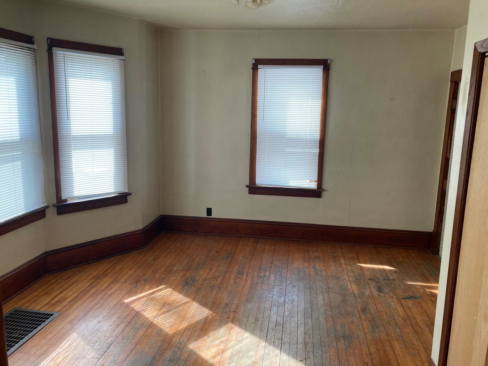 312 W ARNOLD STREET, Marshfield, Wisconsin 54449, 1 Bedroom Bedrooms, 4 Rooms Rooms,1 BathroomBathrooms,Multi-family,For Sale,312 W ARNOLD STREET,22500753