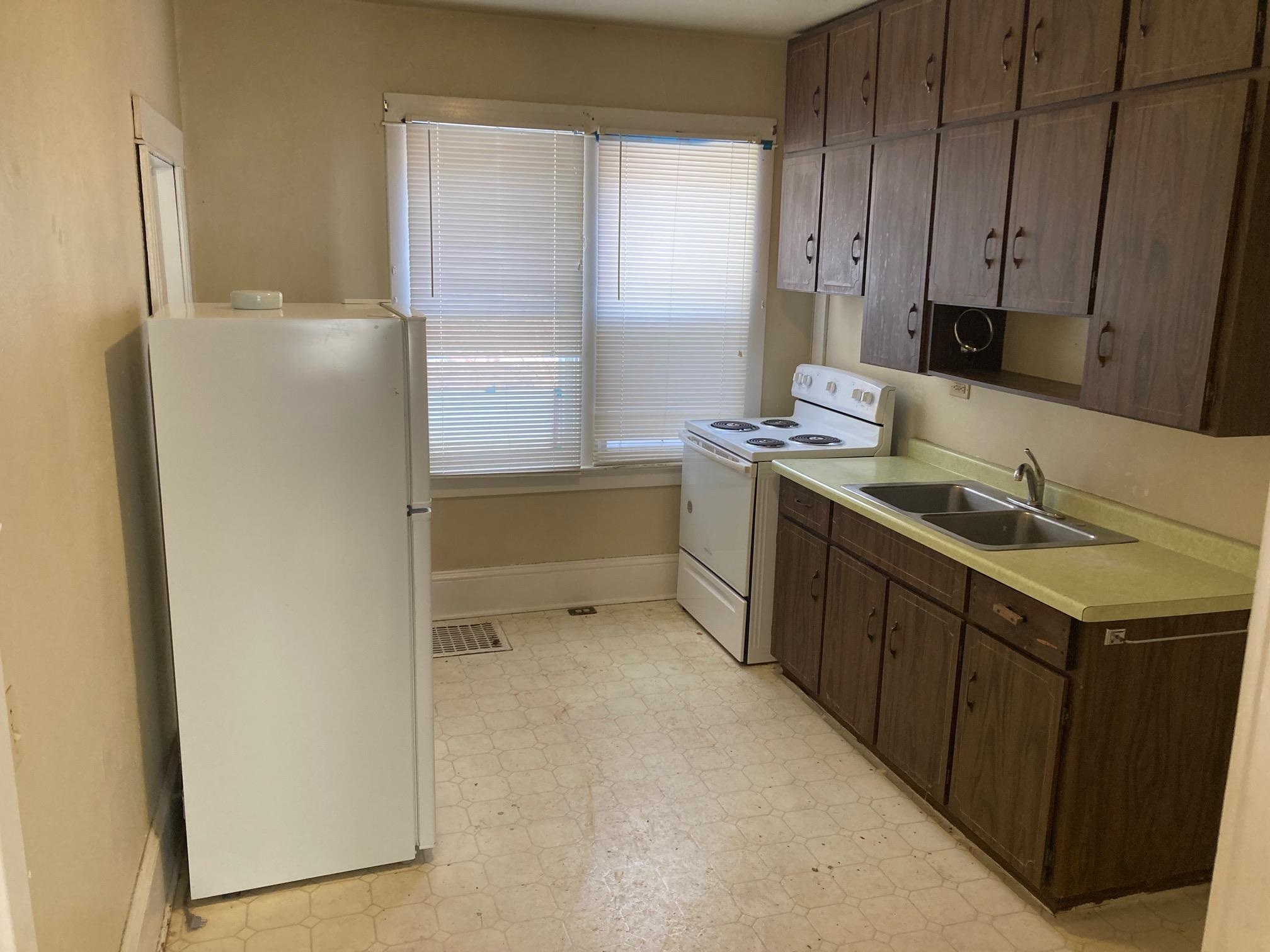 312 W ARNOLD STREET, Marshfield, Wisconsin 54449, 1 Bedroom Bedrooms, 4 Rooms Rooms,1 BathroomBathrooms,Multi-family,For Sale,312 W ARNOLD STREET,22500753