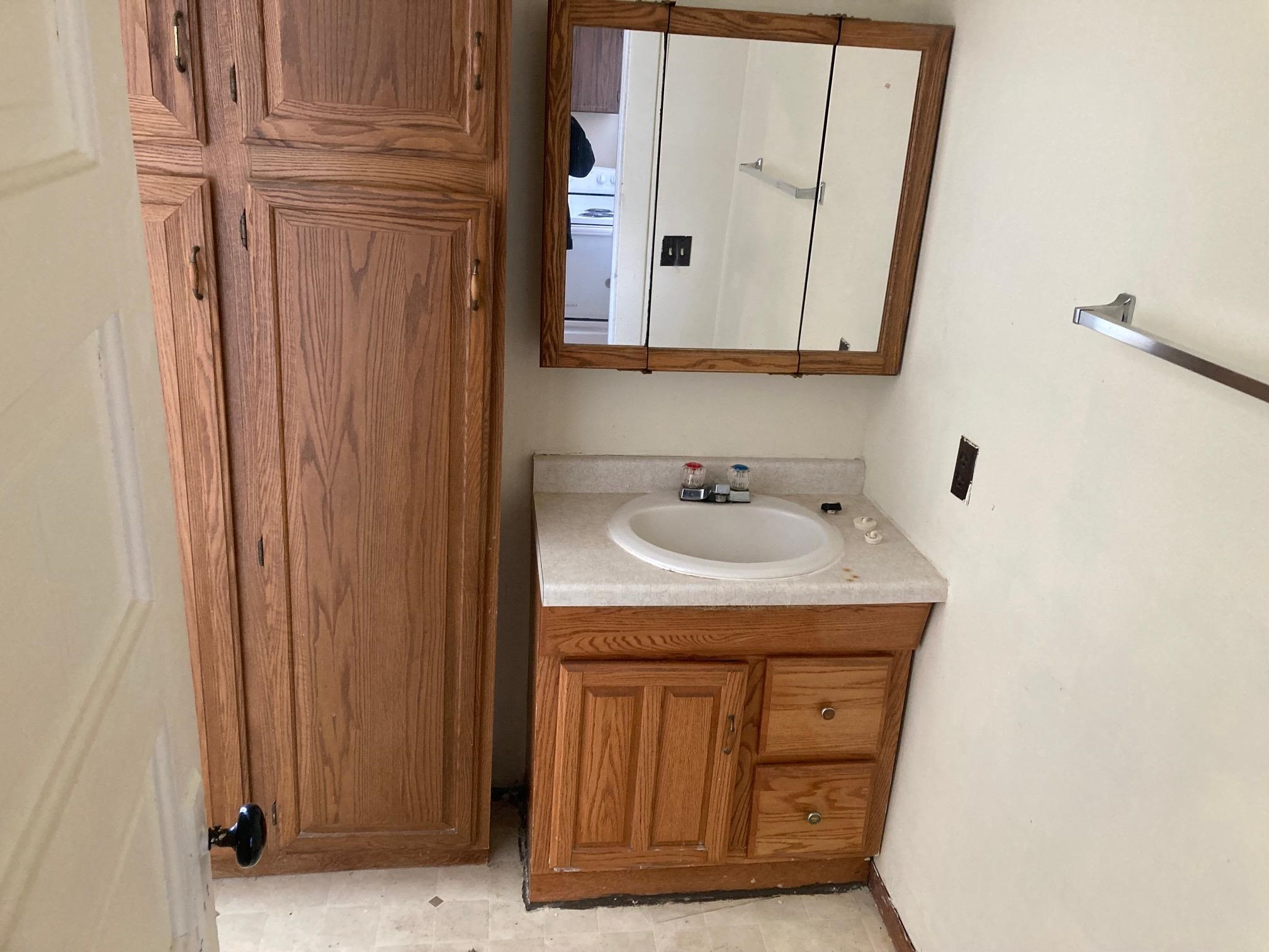 312 W ARNOLD STREET, Marshfield, Wisconsin 54449, 1 Bedroom Bedrooms, 4 Rooms Rooms,1 BathroomBathrooms,Multi-family,For Sale,312 W ARNOLD STREET,22500753