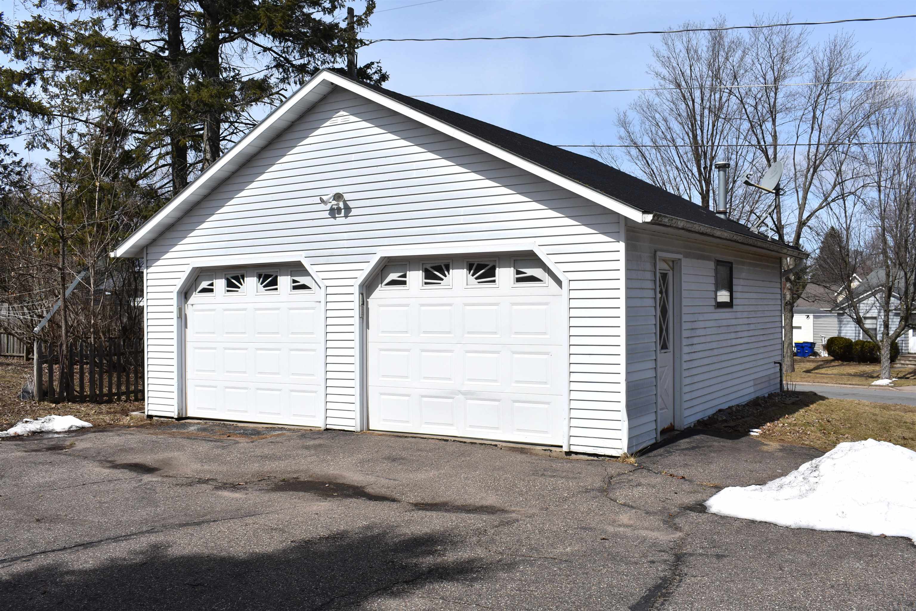 1002 E 4TH STREET, Merrill, Wisconsin 54452, 3 Bedrooms Bedrooms, ,2 BathroomsBathrooms,Residential,For Sale,1002 E 4TH STREET,22501121