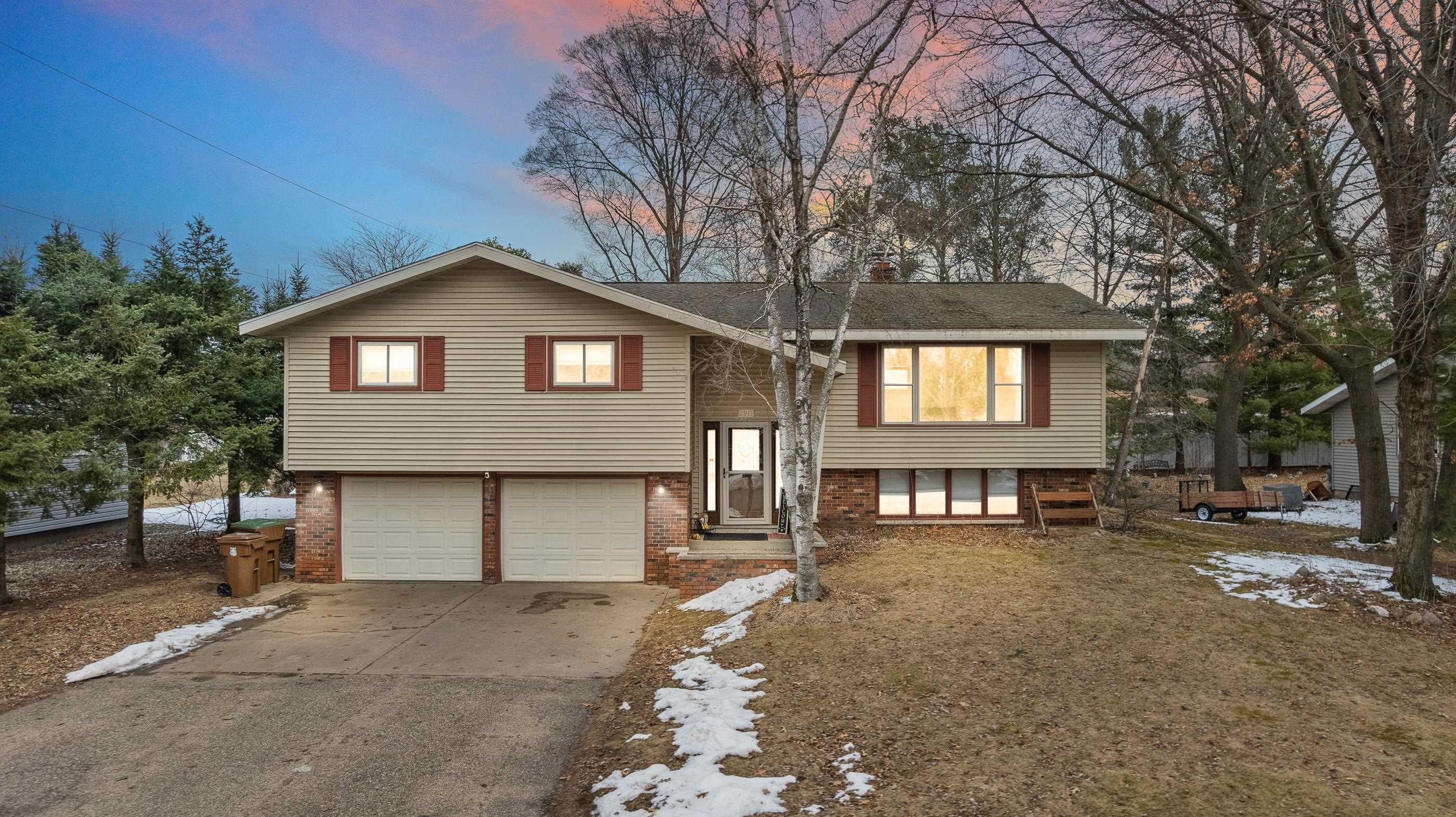 2911 SOO MARIE AVENUE, Stevens Point, Wisconsin 54481, 3 Bedrooms Bedrooms, ,2 BathroomsBathrooms,Residential,For Sale,2911 SOO MARIE AVENUE,22501143
