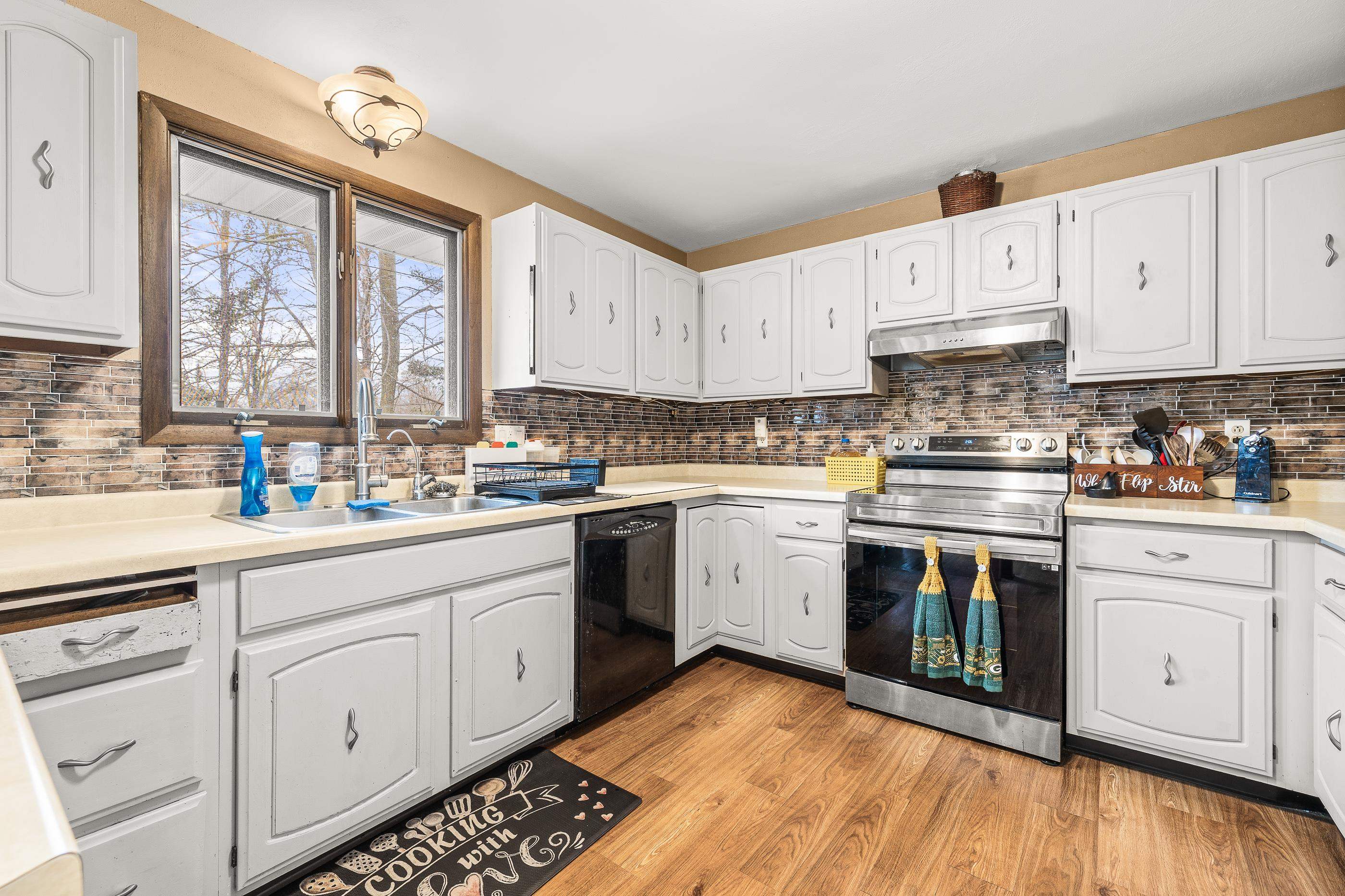2911 SOO MARIE AVENUE, Stevens Point, Wisconsin 54481, 3 Bedrooms Bedrooms, ,2 BathroomsBathrooms,Residential,For Sale,2911 SOO MARIE AVENUE,22501143