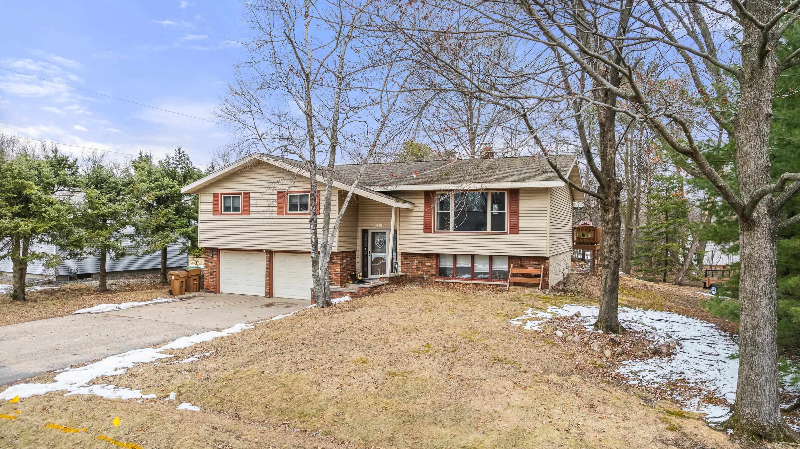 2911 SOO MARIE AVENUE, Stevens Point, Wisconsin 54481, 3 Bedrooms Bedrooms, ,2 BathroomsBathrooms,Residential,For Sale,2911 SOO MARIE AVENUE,22501143