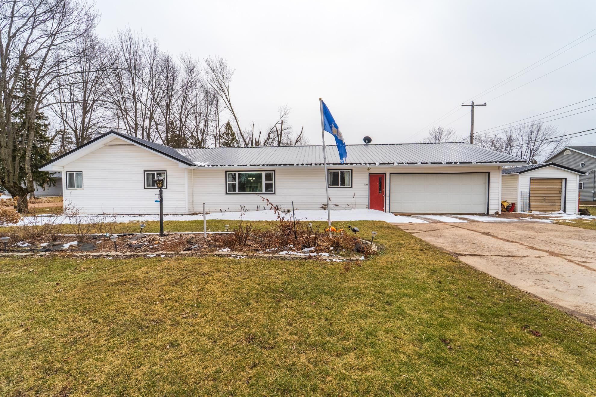 121 E WELLS STREET, Unity, Wisconsin 54488, 4 Bedrooms Bedrooms, ,2 BathroomsBathrooms,Residential,For Sale,121 E WELLS STREET,22501182