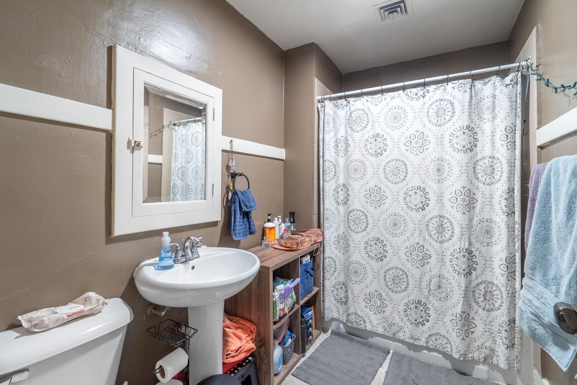 707 E THOMAS STREET, Wausau, Wisconsin 54403, 1 Bedroom Bedrooms, 4 Rooms Rooms,1 BathroomBathrooms,Multi-family,For Sale,707 E THOMAS STREET,22501213