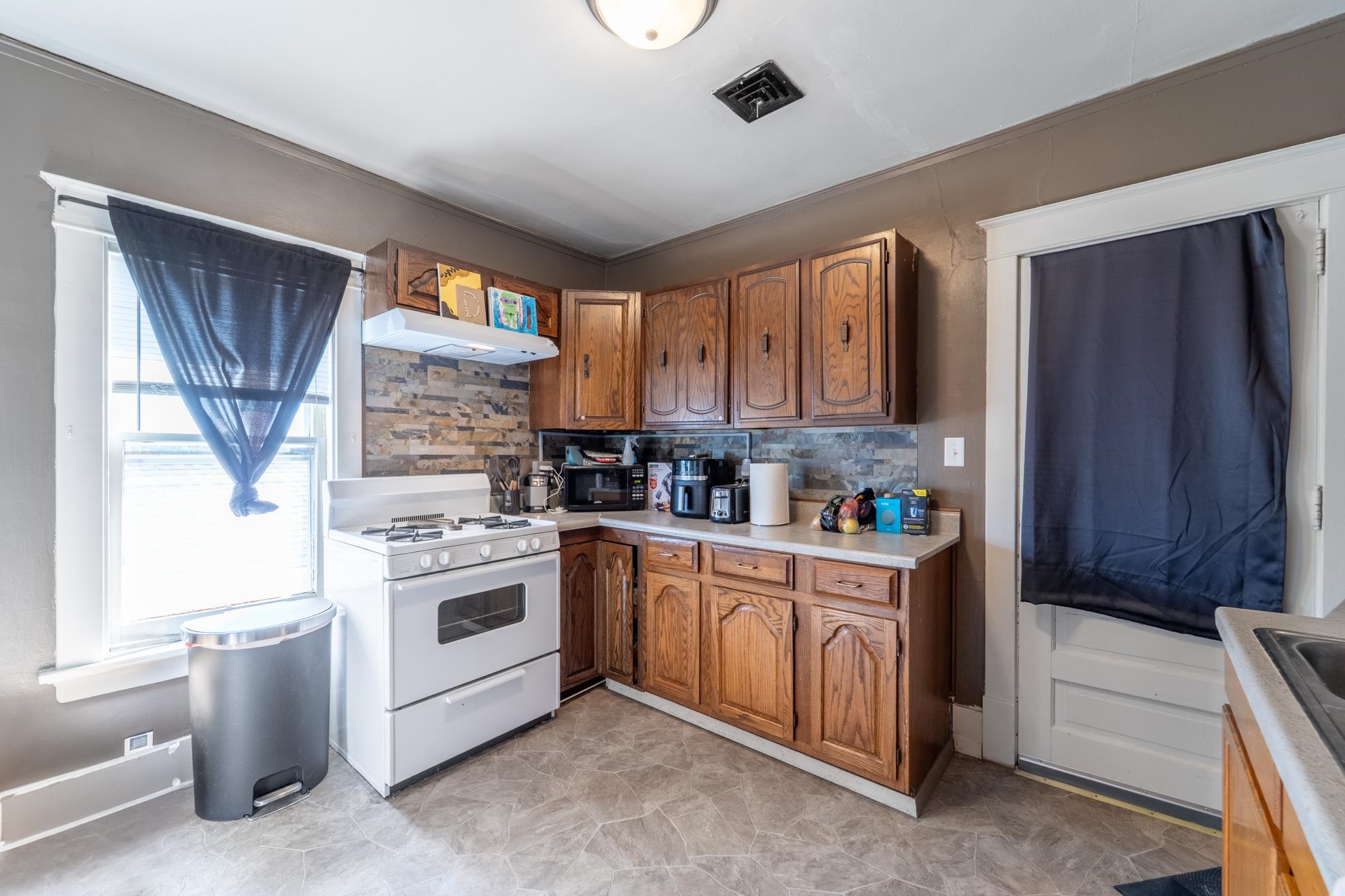 707 E THOMAS STREET, Wausau, Wisconsin 54403, 1 Bedroom Bedrooms, 4 Rooms Rooms,1 BathroomBathrooms,Multi-family,For Sale,707 E THOMAS STREET,22501213