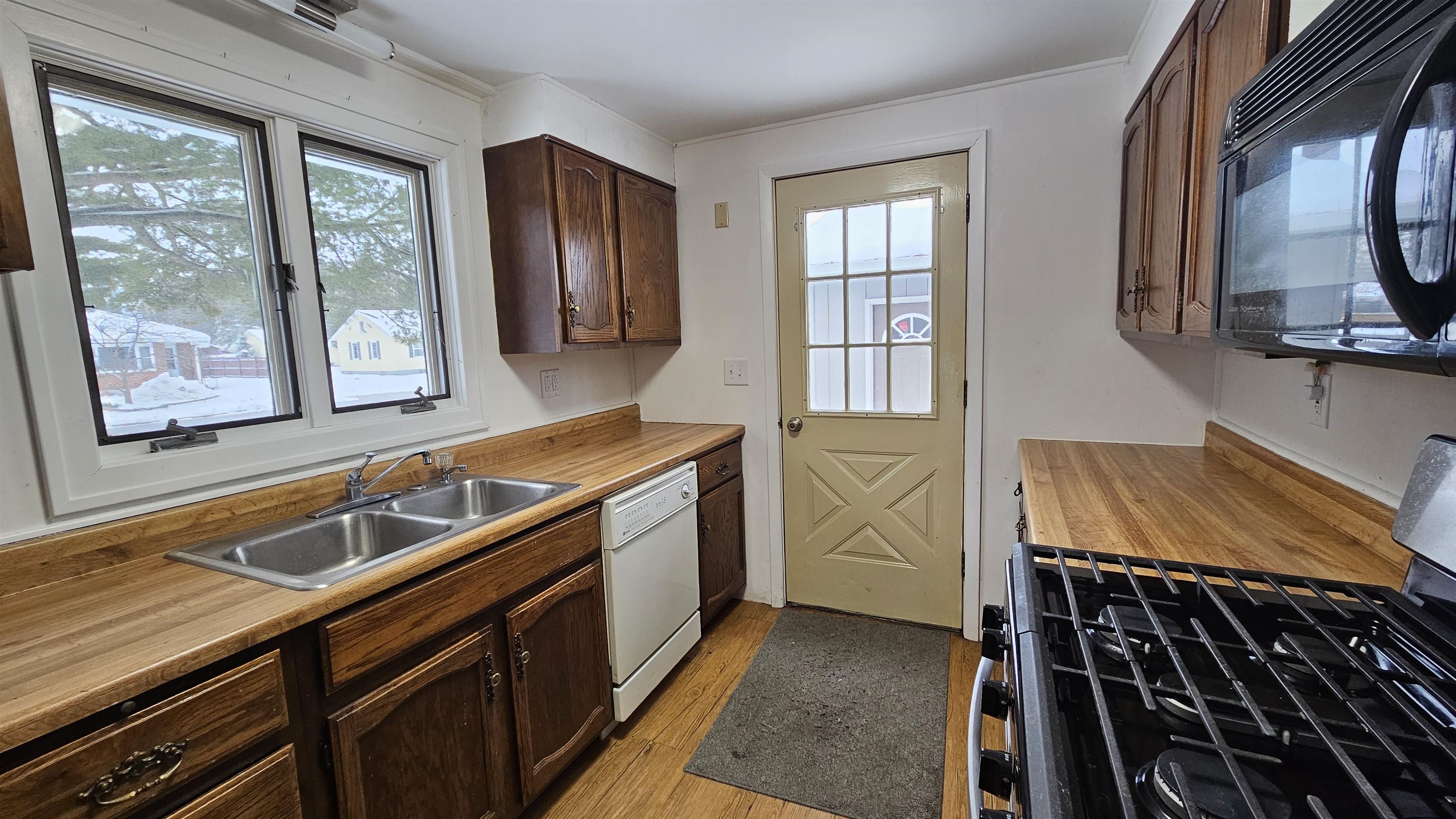 112 N SILVER LAKE ROAD, Eagle River, Wisconsin 54521, 3 Bedrooms Bedrooms, ,1 BathroomBathrooms,Residential,For Sale,112 N SILVER LAKE ROAD,22501223