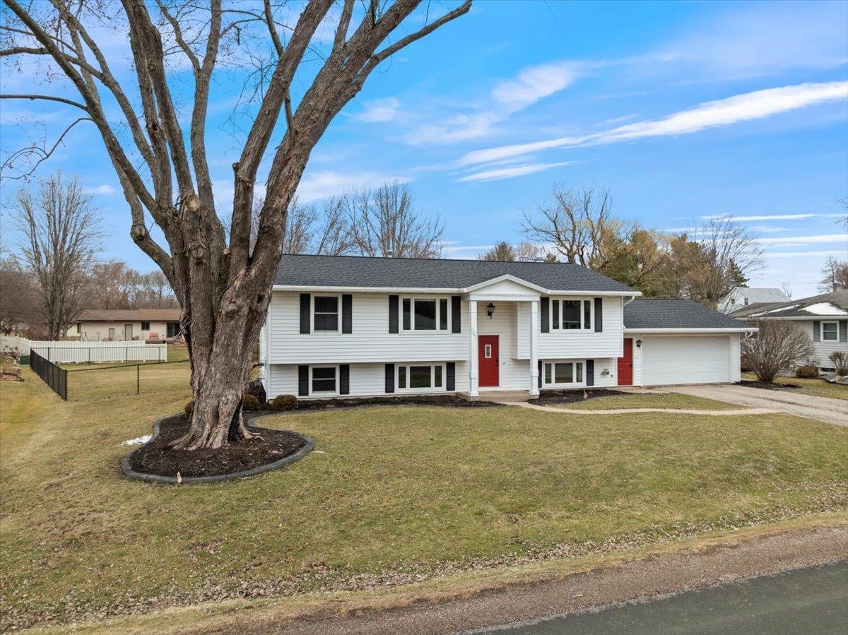 1307 E 22ND STREET, Marshfield, Wisconsin 54449, 4 Bedrooms Bedrooms, ,2 BathroomsBathrooms,Residential,For Sale,1307 E 22ND STREET,22501276