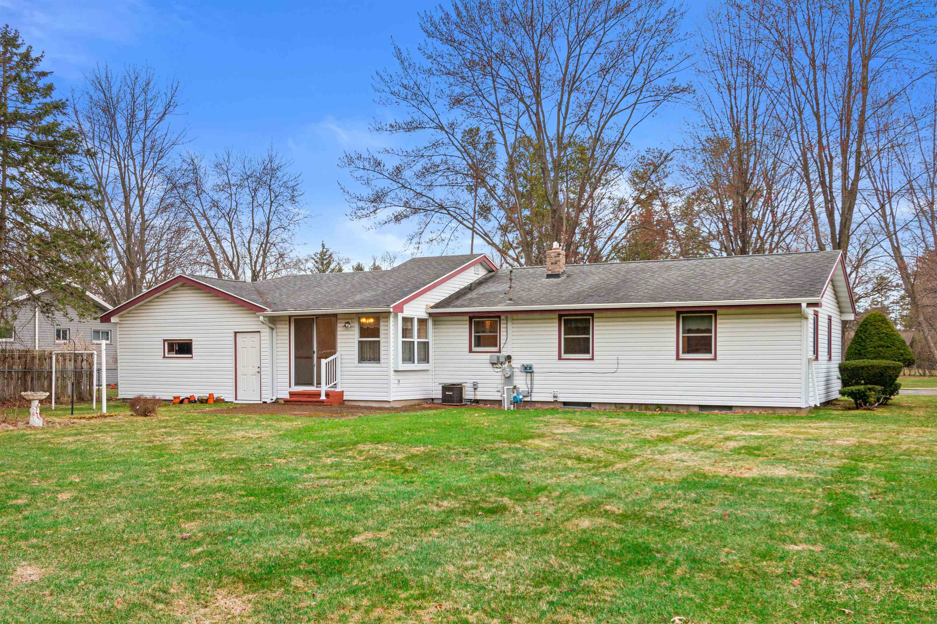2430 WASHINGTON AVENUE, Plover, Wisconsin 54467, 3 Bedrooms Bedrooms, ,2 BathroomsBathrooms,Residential,For Sale,2430 WASHINGTON AVENUE,22501544