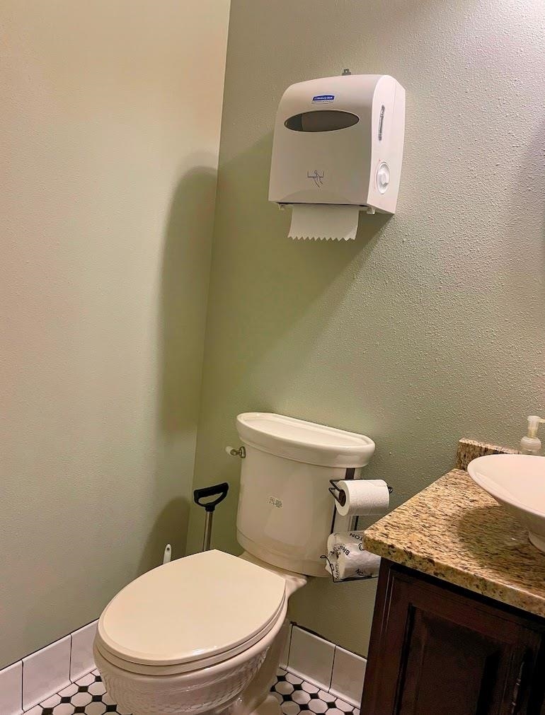 222 S CENTRAL AVENUE, Marshfield, Wisconsin 54449, ,Commercial/industrial,For Sale,222 S CENTRAL AVENUE,22501621