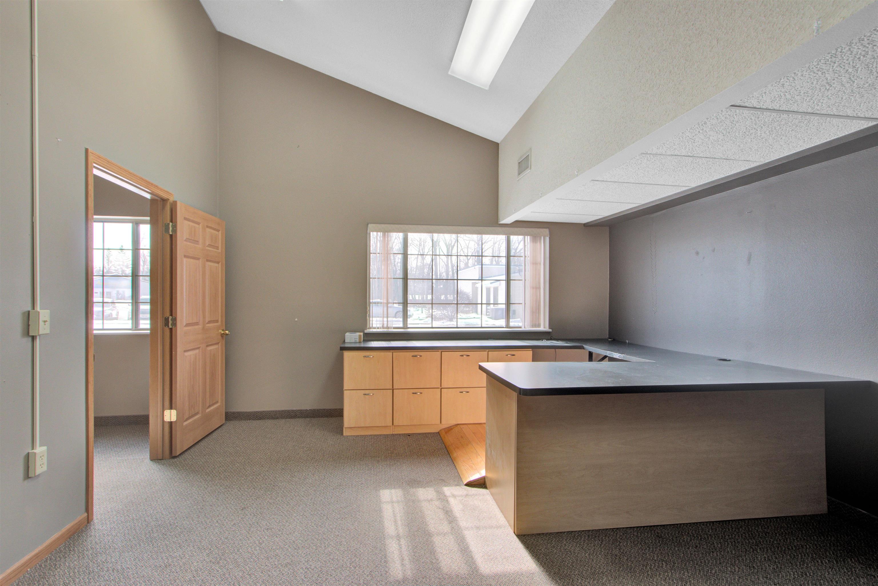 2001 S CENTRAL AVENUE, Marshfield, Wisconsin 54449, ,Commercial/industrial,For Rent,2001 S CENTRAL AVENUE,22501628