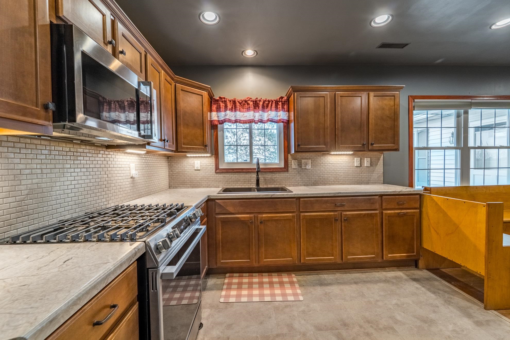 8385 6TH STREET, Amherst Junction, Wisconsin 54407, 2 Bedrooms Bedrooms, ,2 BathroomsBathrooms,Residential,For Sale,8385 6TH STREET,22501662