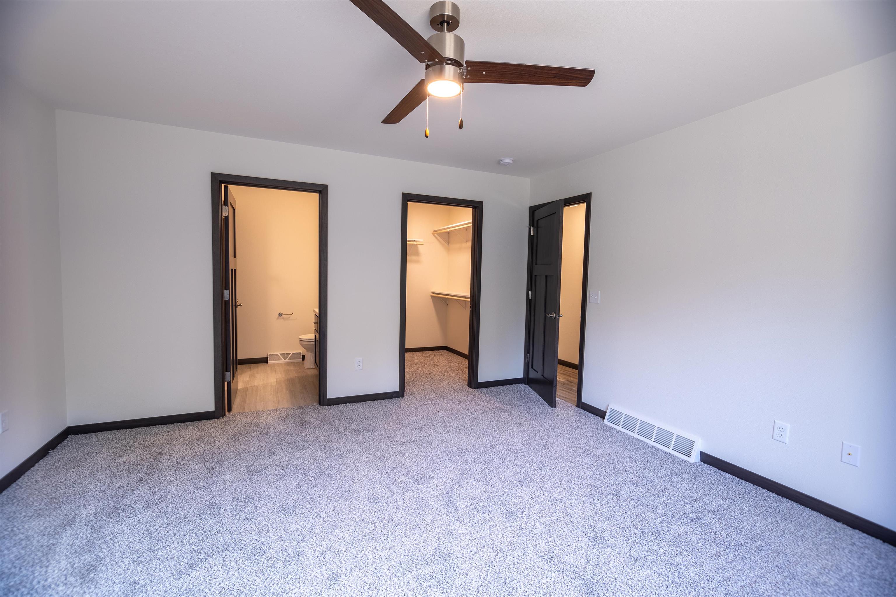 2206 S IRONWOOD AVENUE, Marshfield, Wisconsin 54449, 2 Bedrooms Bedrooms, ,2 BathroomsBathrooms,Residential,For Sale,2206 S IRONWOOD AVENUE,22501694