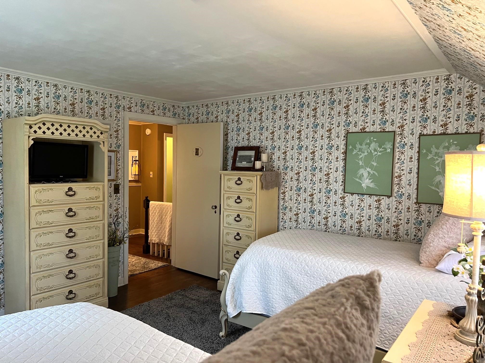 1002 W 8TH STREET, Marshfield, Wisconsin 54449, 4 Bedrooms Bedrooms, ,2 BathroomsBathrooms,Residential,For Sale,1002 W 8TH STREET,22501741