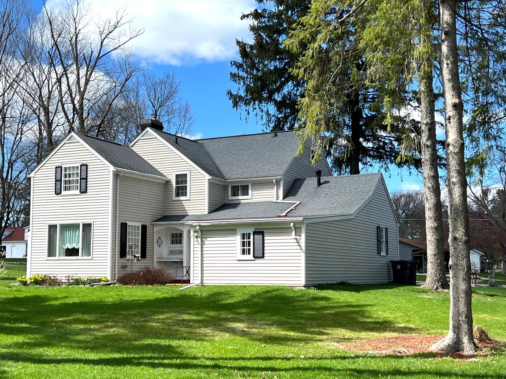 1002 W 8TH STREET, Marshfield, Wisconsin 54449, 4 Bedrooms Bedrooms, ,2 BathroomsBathrooms,Residential,For Sale,1002 W 8TH STREET,22501741