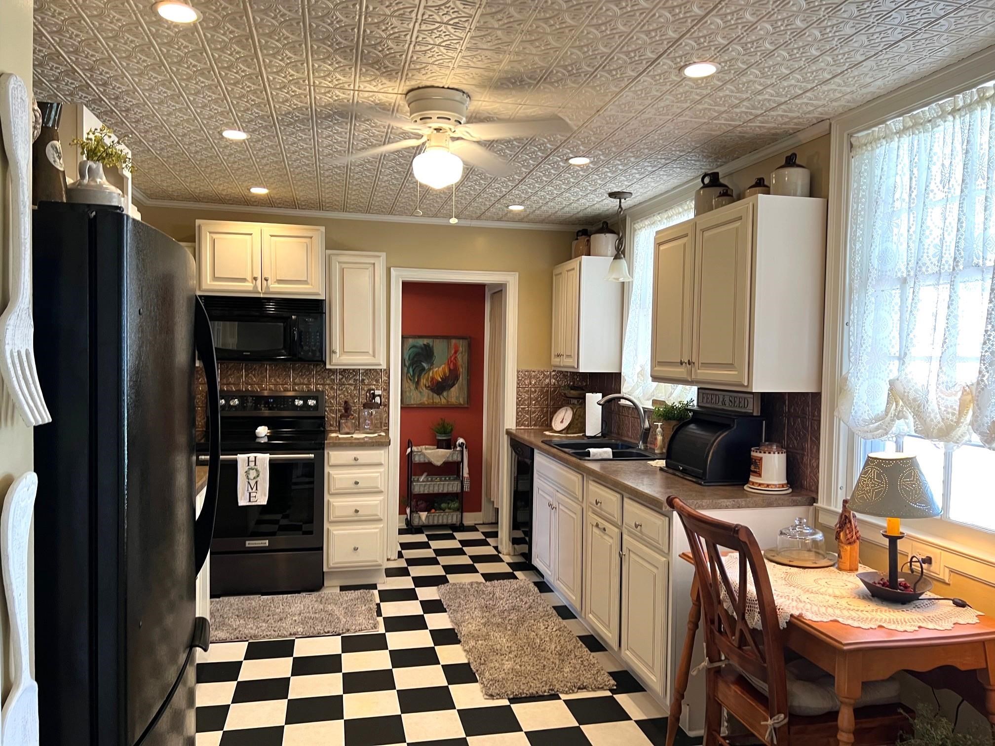 1002 W 8TH STREET, Marshfield, Wisconsin 54449, 4 Bedrooms Bedrooms, ,2 BathroomsBathrooms,Residential,For Sale,1002 W 8TH STREET,22501741