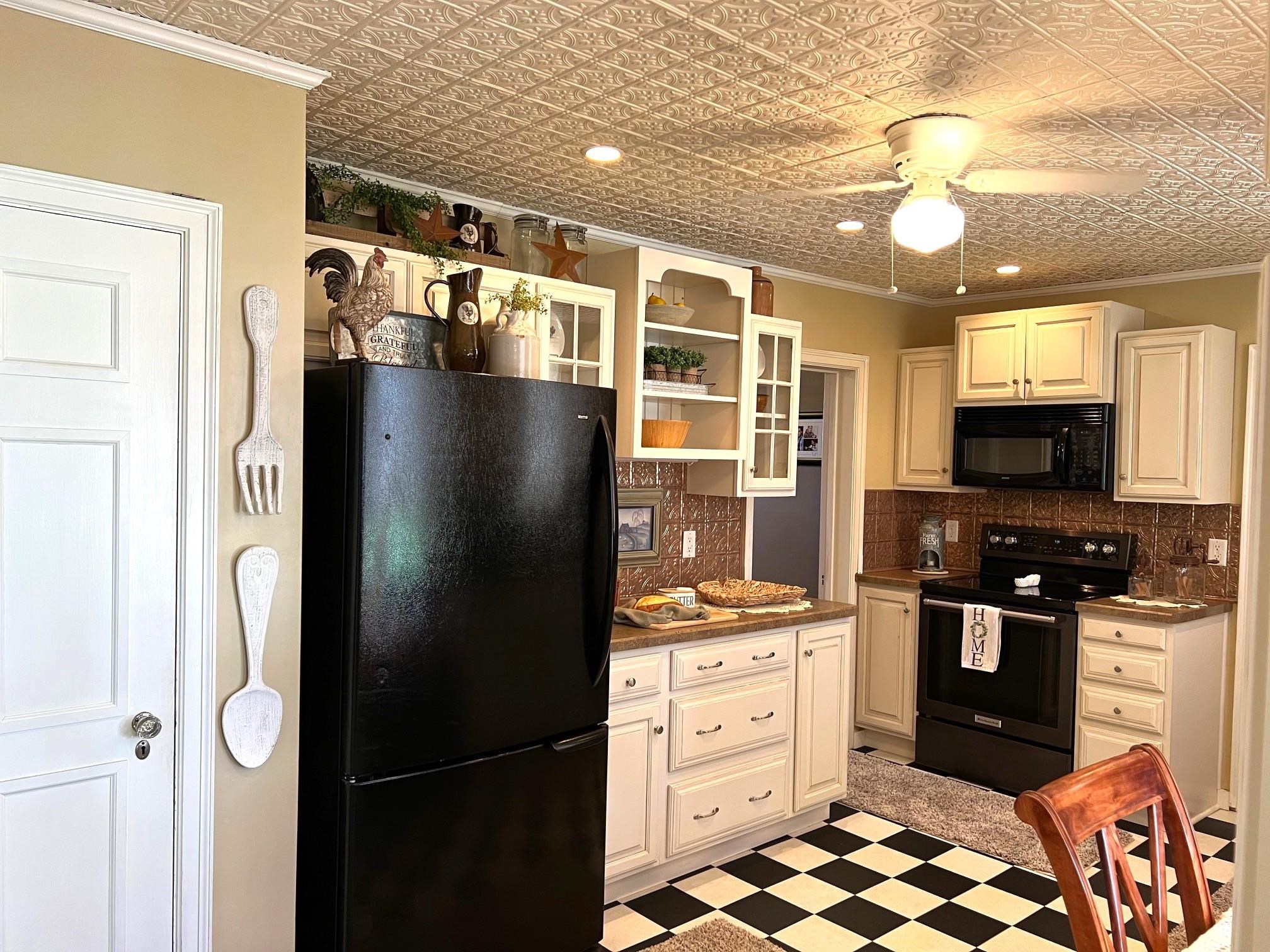 1002 W 8TH STREET, Marshfield, Wisconsin 54449, 4 Bedrooms Bedrooms, ,2 BathroomsBathrooms,Residential,For Sale,1002 W 8TH STREET,22501741