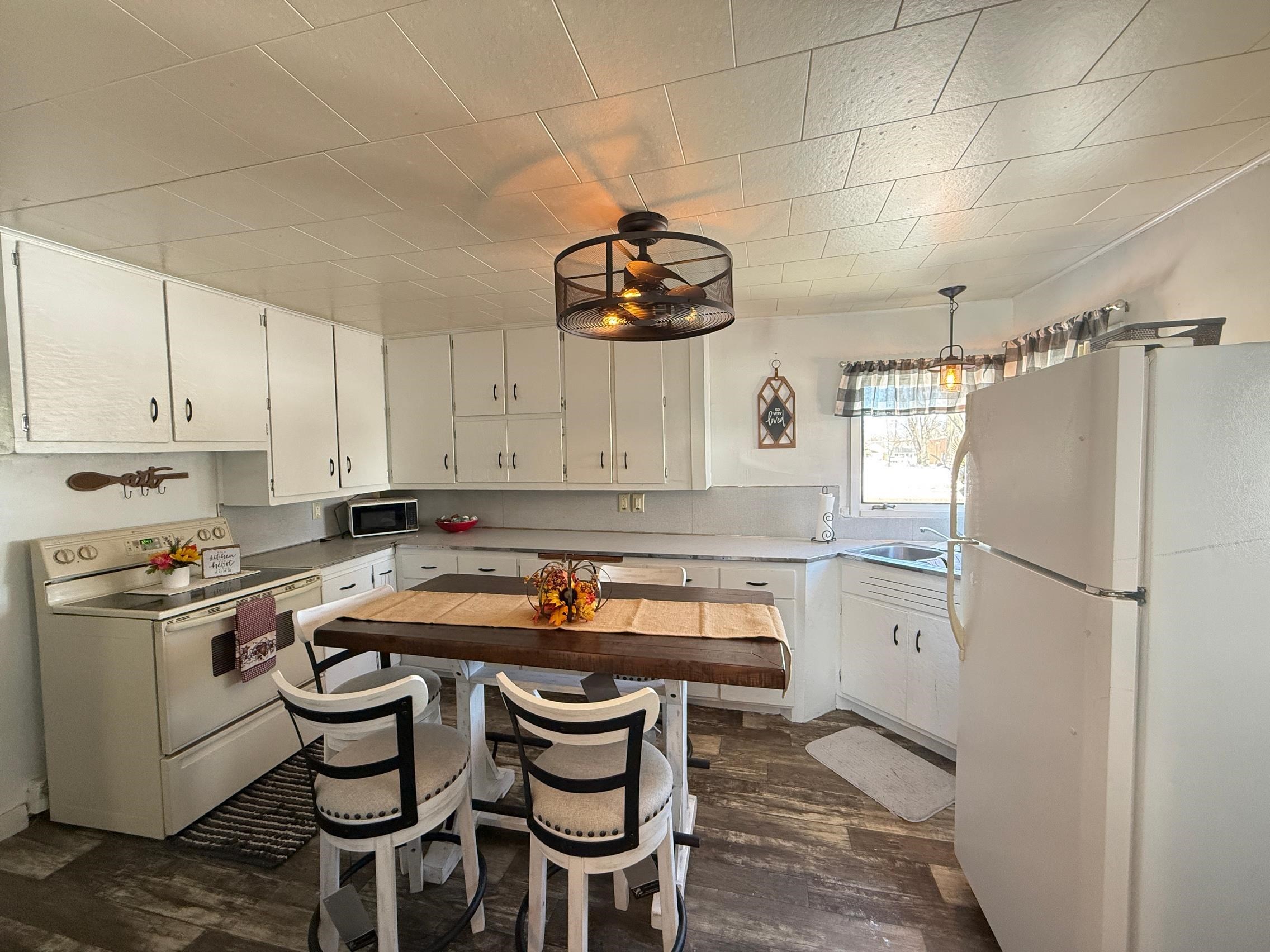 207 W DEARBORN STREET, Spencer, Wisconsin 54479, 3 Bedrooms Bedrooms, ,1 BathroomBathrooms,Residential,For Sale,207 W DEARBORN STREET,22501749