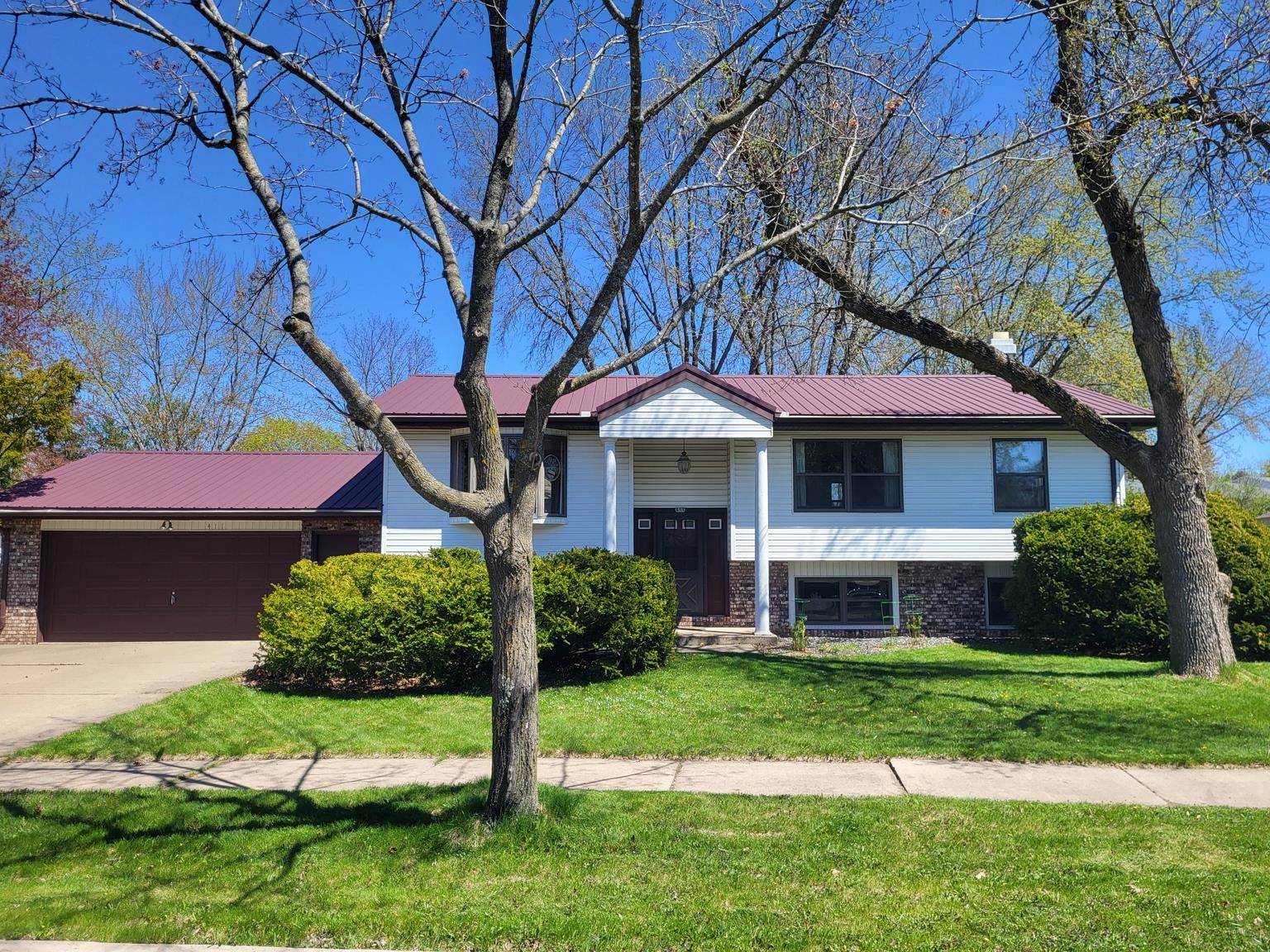 411 N ADAMS AVENUE, Marshfield, Wisconsin 54449, 3 Bedrooms Bedrooms, ,2 BathroomsBathrooms,Residential,For Sale,411 N ADAMS AVENUE,22501832