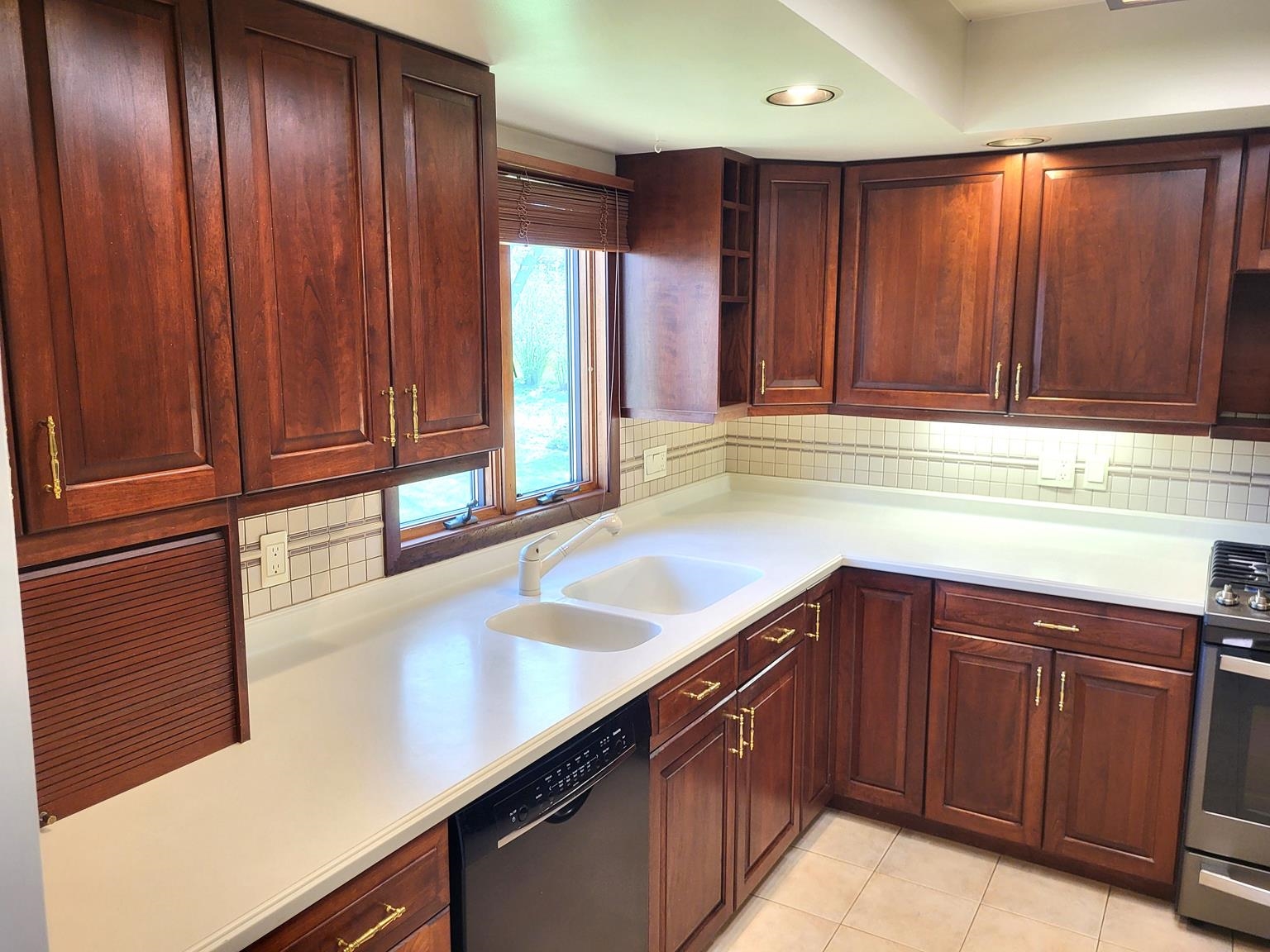 411 N ADAMS AVENUE, Marshfield, Wisconsin 54449, 3 Bedrooms Bedrooms, ,2 BathroomsBathrooms,Residential,For Sale,411 N ADAMS AVENUE,22501832