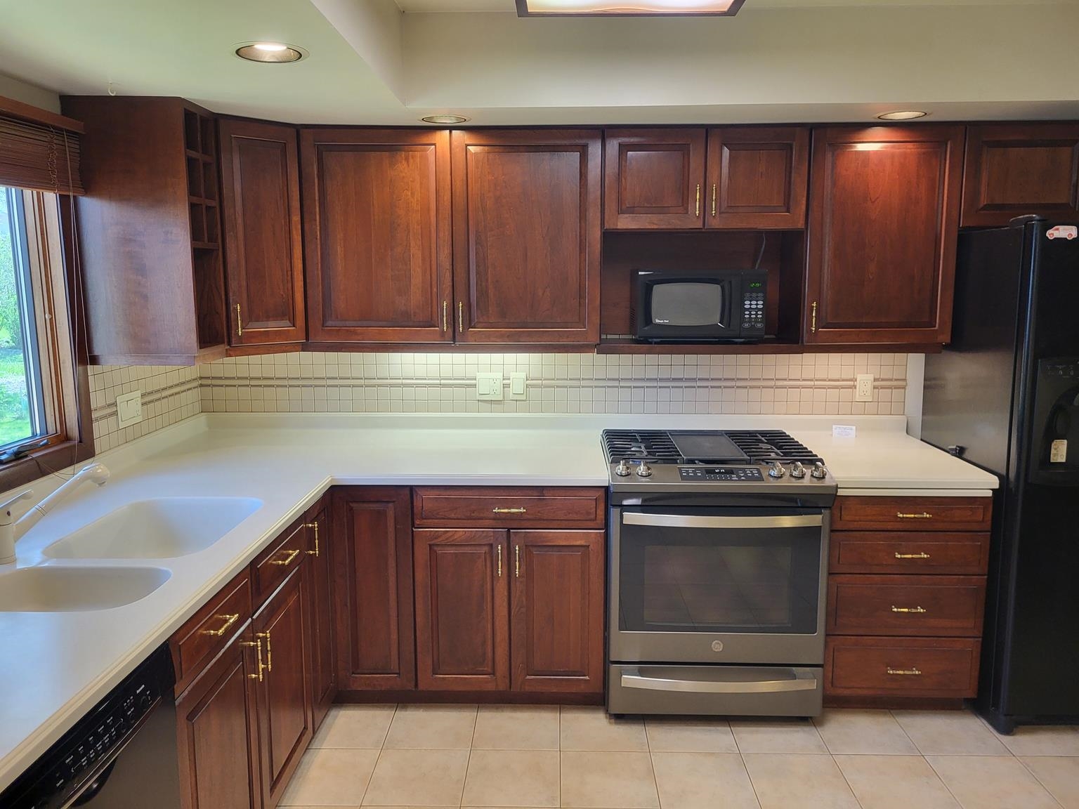 411 N ADAMS AVENUE, Marshfield, Wisconsin 54449, 3 Bedrooms Bedrooms, ,2 BathroomsBathrooms,Residential,For Sale,411 N ADAMS AVENUE,22501832