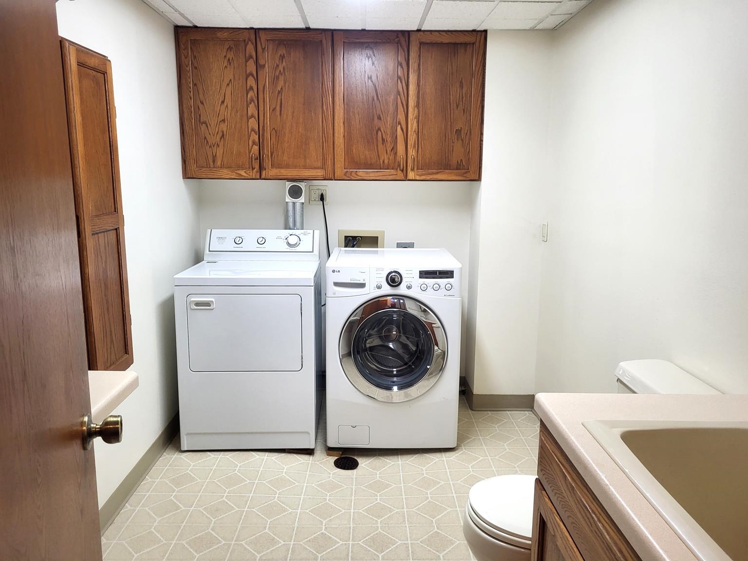 411 N ADAMS AVENUE, Marshfield, Wisconsin 54449, 3 Bedrooms Bedrooms, ,2 BathroomsBathrooms,Residential,For Sale,411 N ADAMS AVENUE,22501832