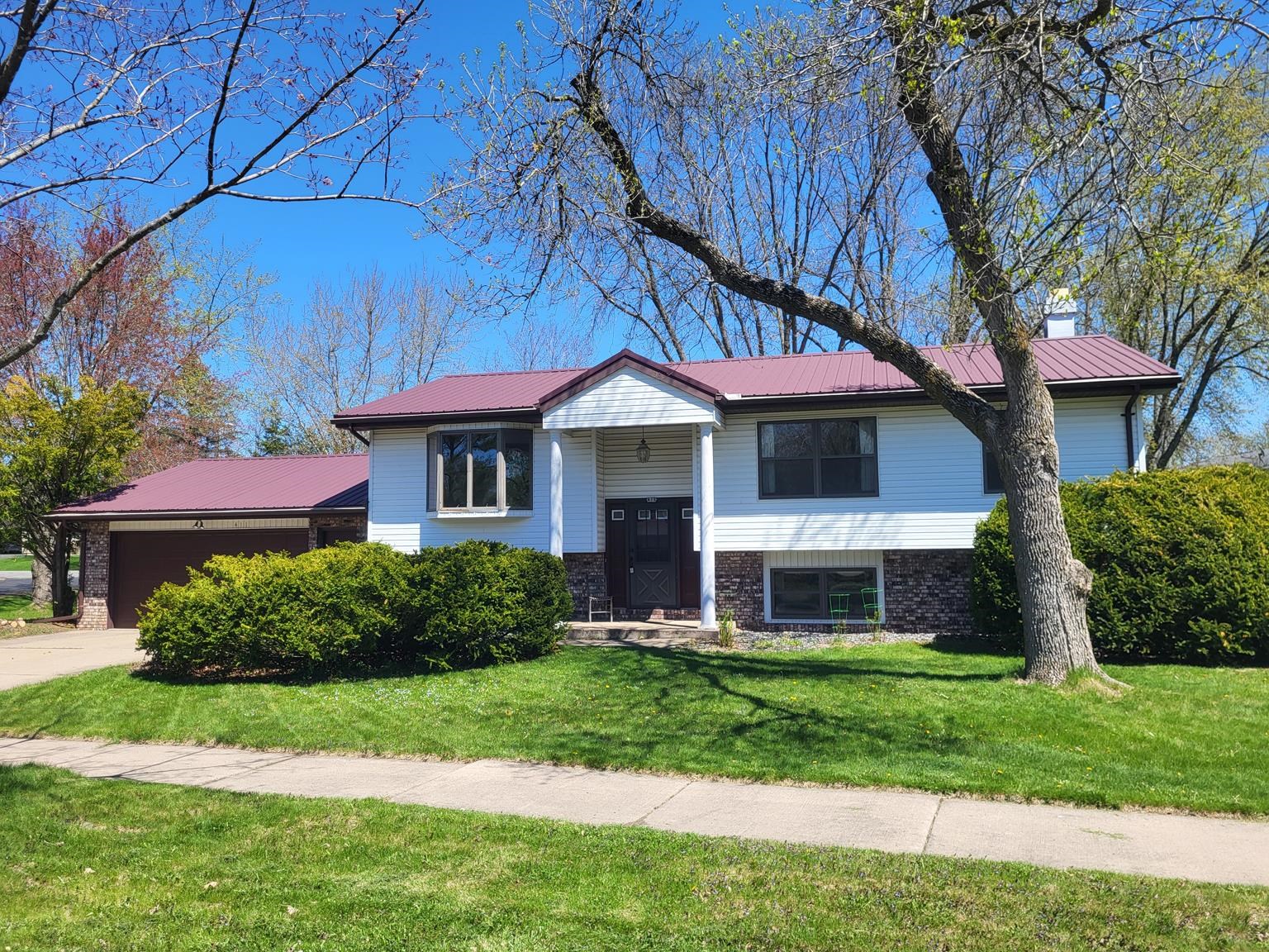 411 N ADAMS AVENUE, Marshfield, Wisconsin 54449, 3 Bedrooms Bedrooms, ,2 BathroomsBathrooms,Residential,For Sale,411 N ADAMS AVENUE,22501832
