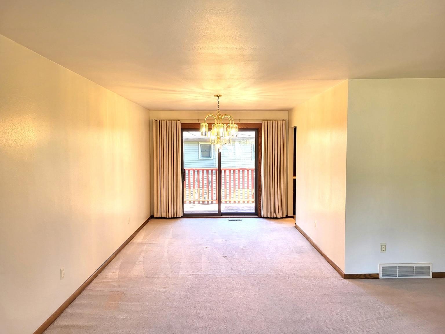 411 N ADAMS AVENUE, Marshfield, Wisconsin 54449, 3 Bedrooms Bedrooms, ,2 BathroomsBathrooms,Residential,For Sale,411 N ADAMS AVENUE,22501832