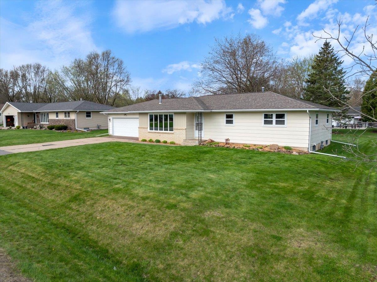 522 N AUBURN AVENUE, Marshfield, Wisconsin 54449, 3 Bedrooms Bedrooms, ,1 BathroomBathrooms,Residential,For Sale,522 N AUBURN AVENUE,22501848