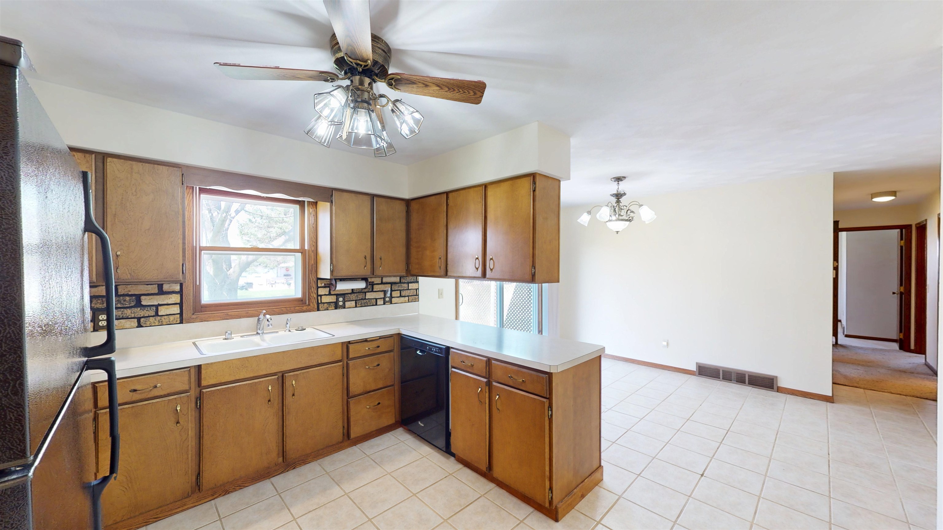 522 N AUBURN AVENUE, Marshfield, Wisconsin 54449, 3 Bedrooms Bedrooms, ,1 BathroomBathrooms,Residential,For Sale,522 N AUBURN AVENUE,22501848