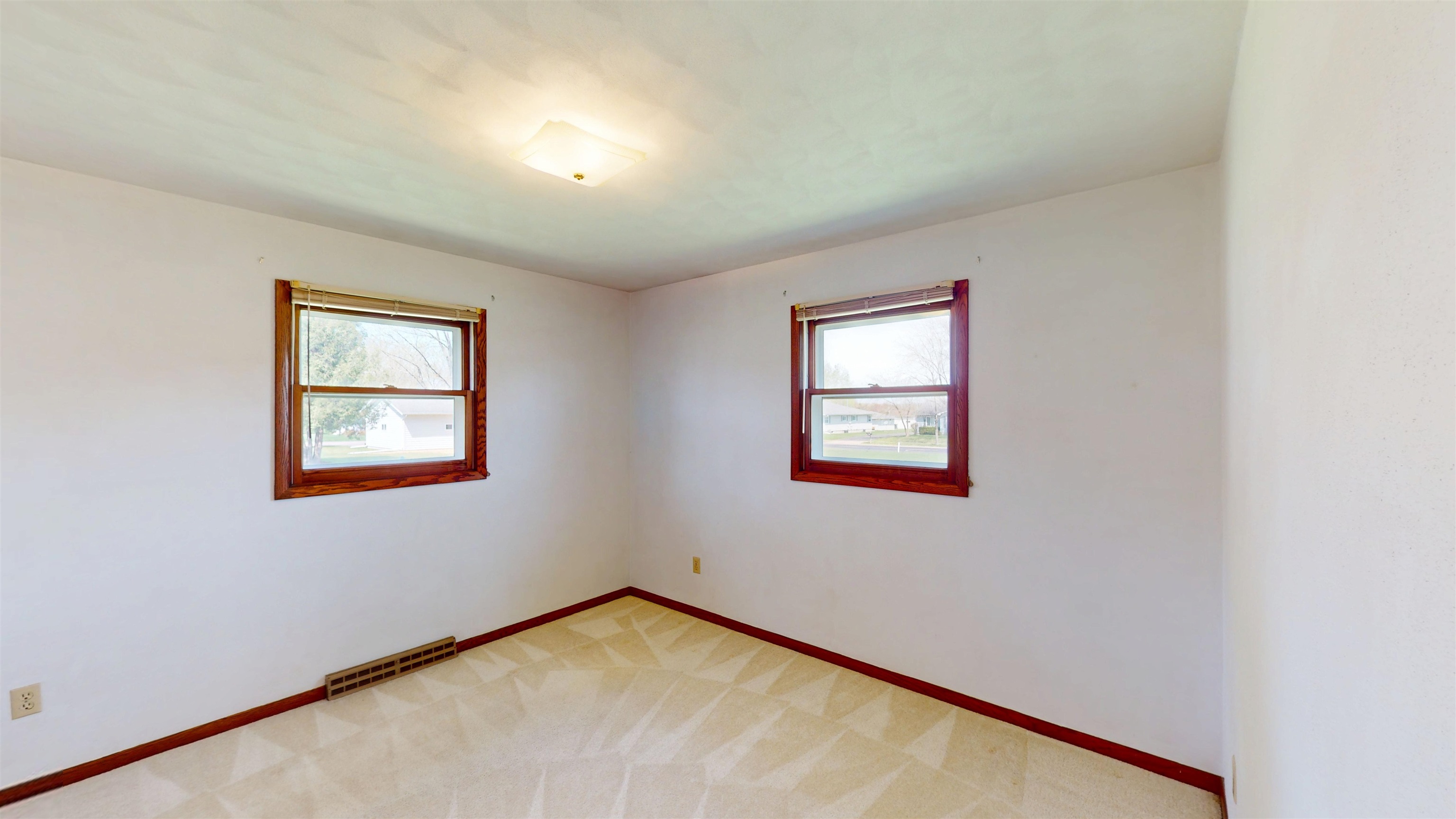 522 N AUBURN AVENUE, Marshfield, Wisconsin 54449, 3 Bedrooms Bedrooms, ,1 BathroomBathrooms,Residential,For Sale,522 N AUBURN AVENUE,22501848