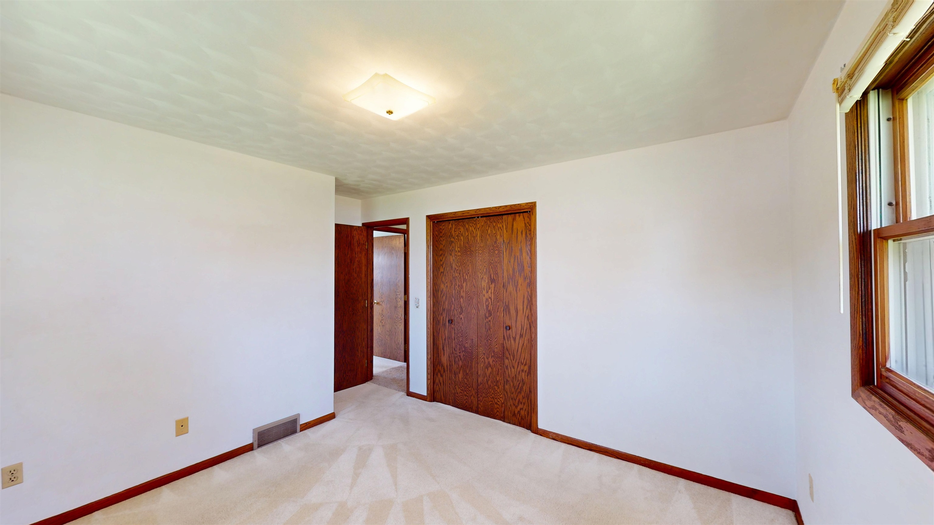 522 N AUBURN AVENUE, Marshfield, Wisconsin 54449, 3 Bedrooms Bedrooms, ,1 BathroomBathrooms,Residential,For Sale,522 N AUBURN AVENUE,22501848