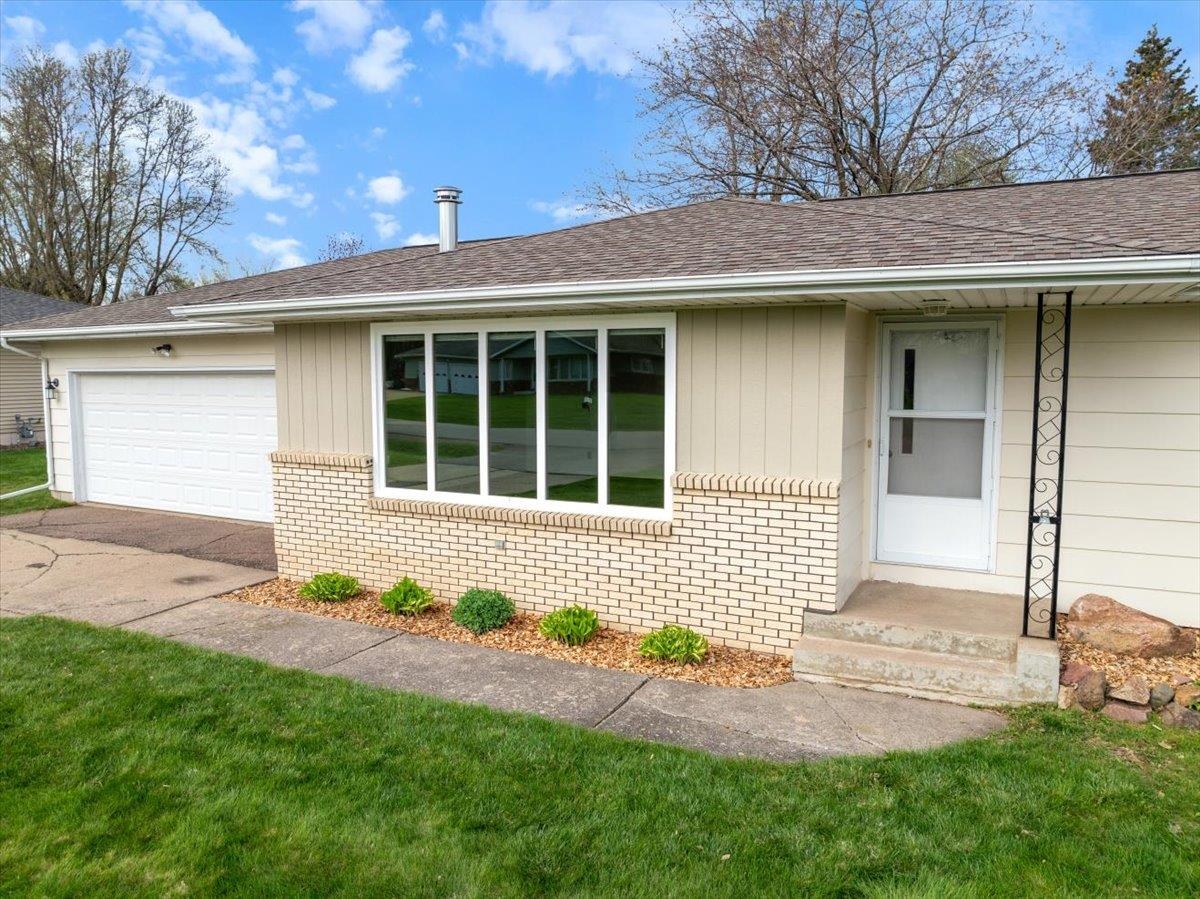 522 N AUBURN AVENUE, Marshfield, Wisconsin 54449, 3 Bedrooms Bedrooms, ,1 BathroomBathrooms,Residential,For Sale,522 N AUBURN AVENUE,22501848